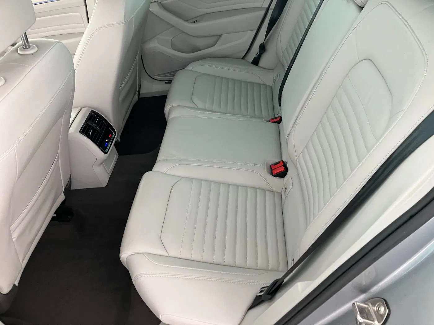 VW Passat Variant 1.5 TSI Eleg DSG | Bild 12 von 22