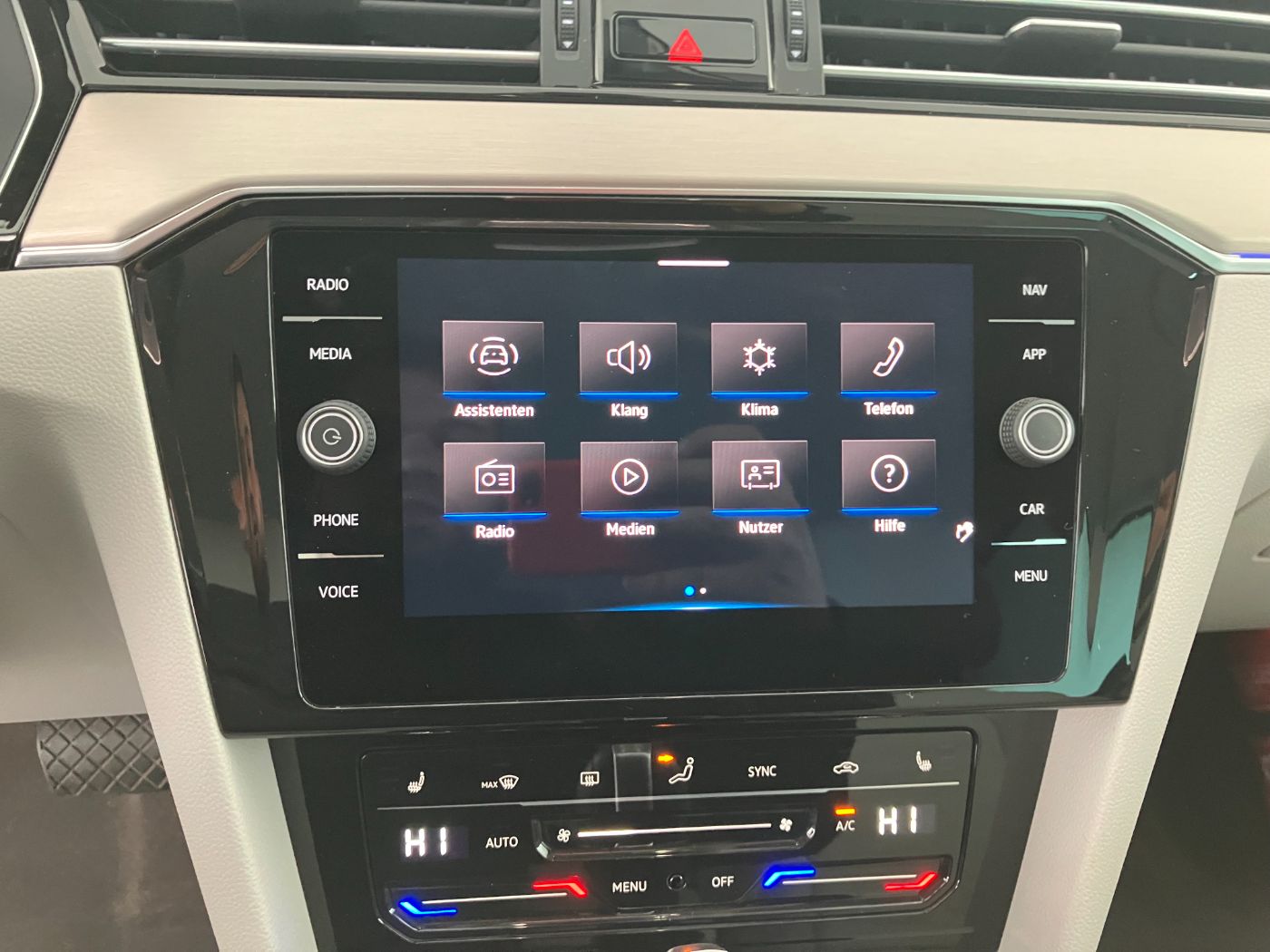 VW Passat Variant 1.5 TSI Eleg DSG | Bild 16 von 22