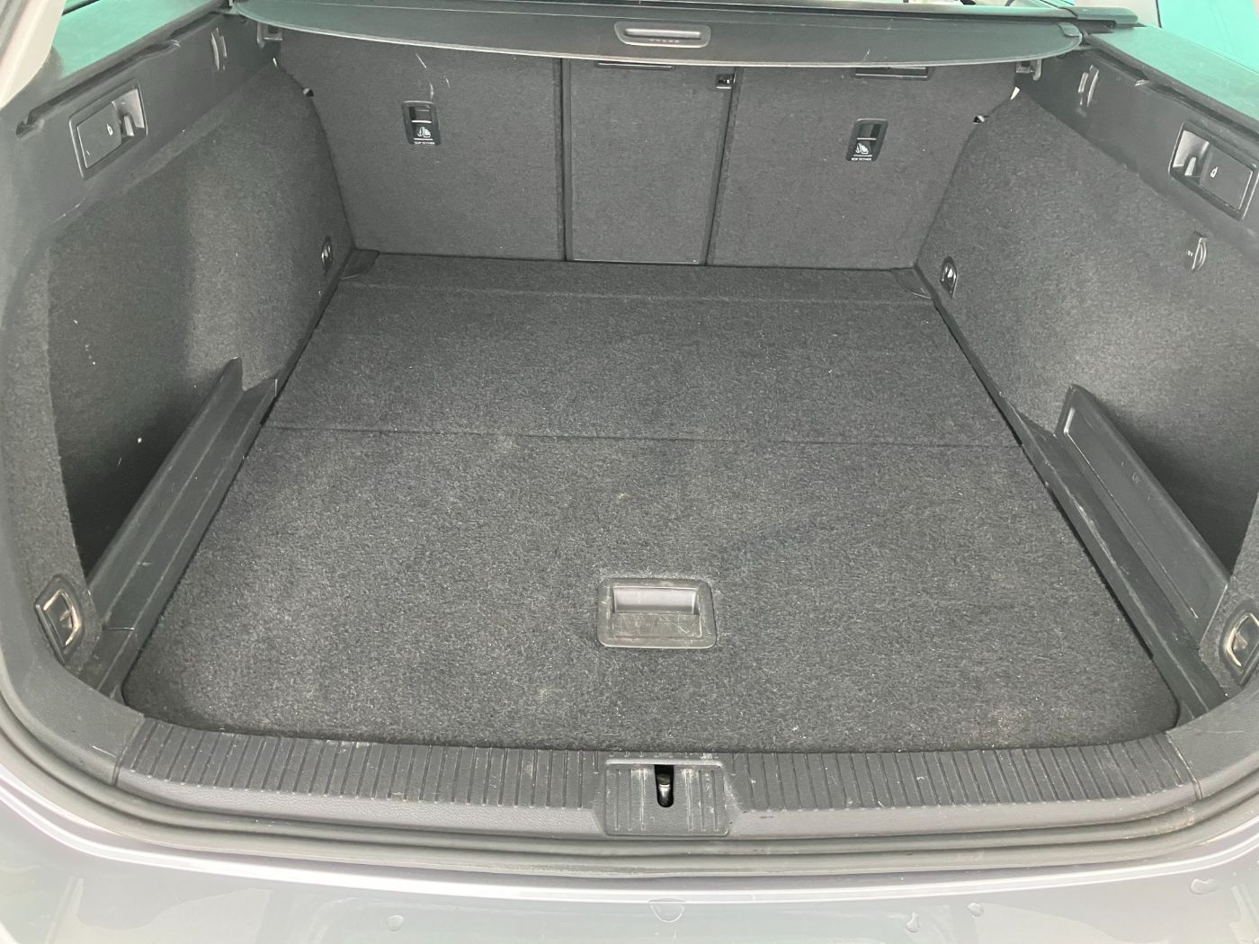 VW Passat Variant 1.5 TSI Eleg DSG | Bild 20 von 22