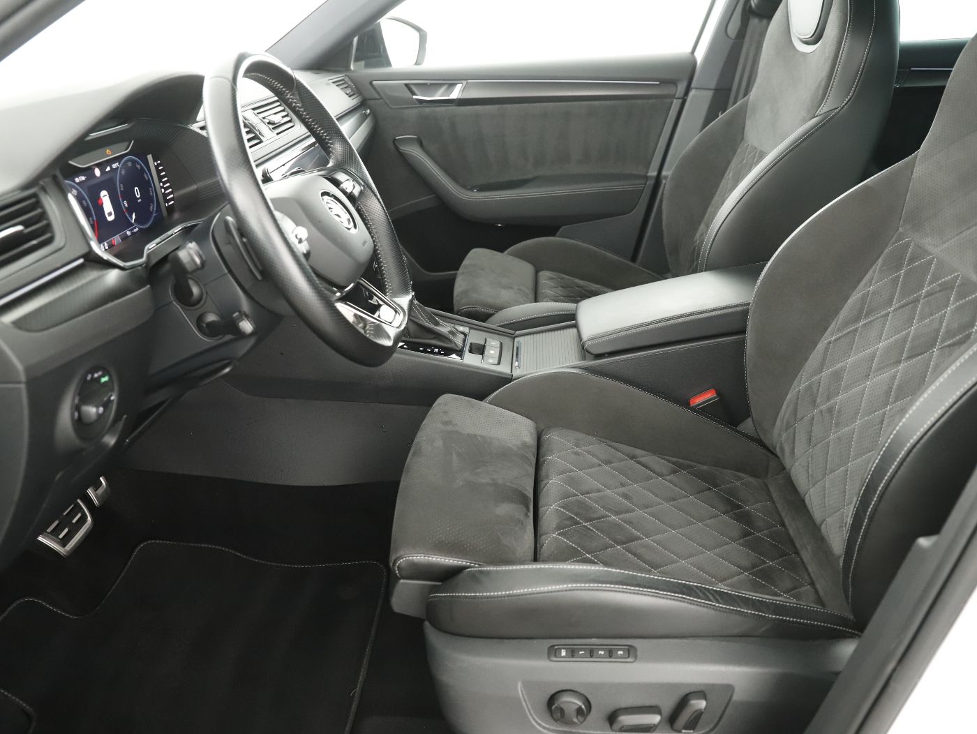 Skoda Superb Combi 1.4 TSI iV Sportline | Bild 9 von 24