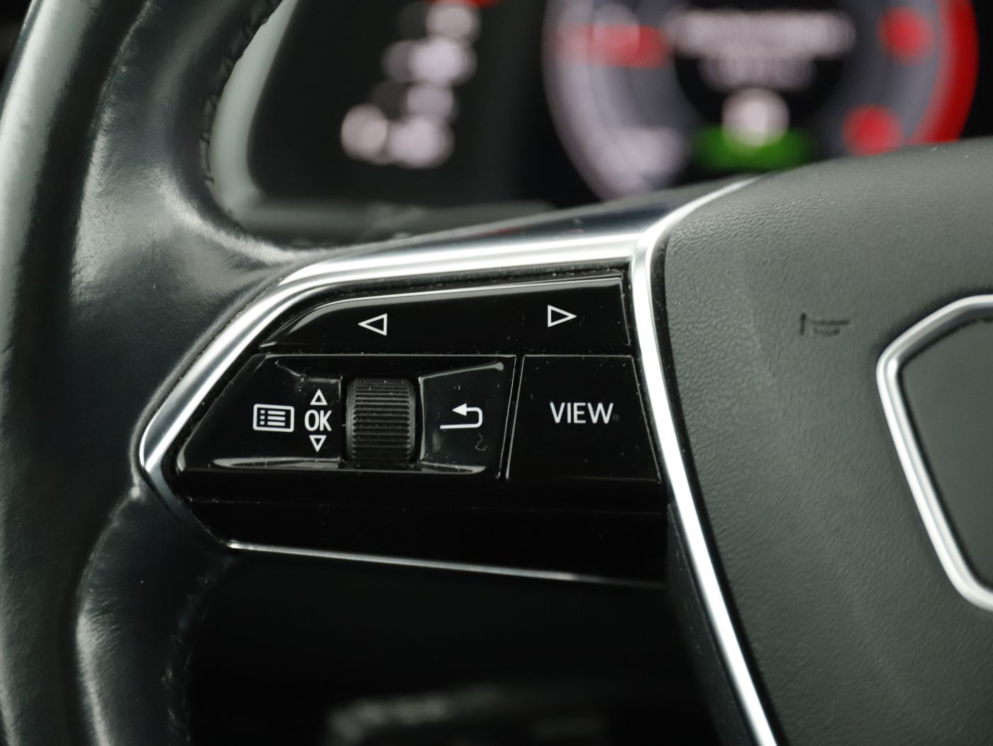 Audi A6 Avant 40 TDI quattro Aut. | Bild 15 von 26