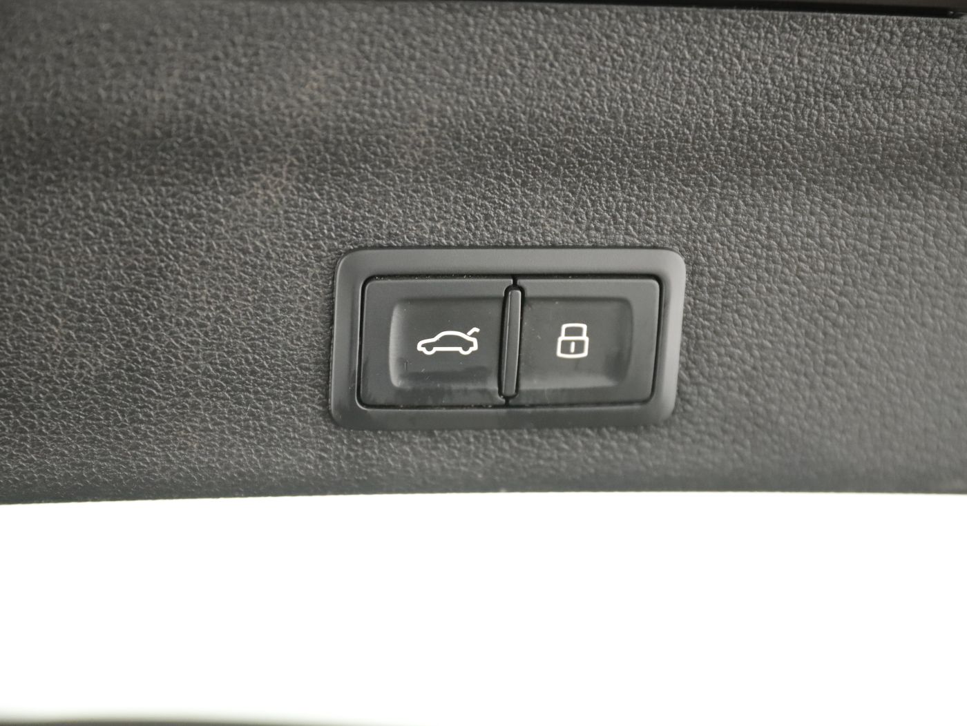 Audi A6 Avant 40 TDI quattro Aut. | Bild 25 von 26