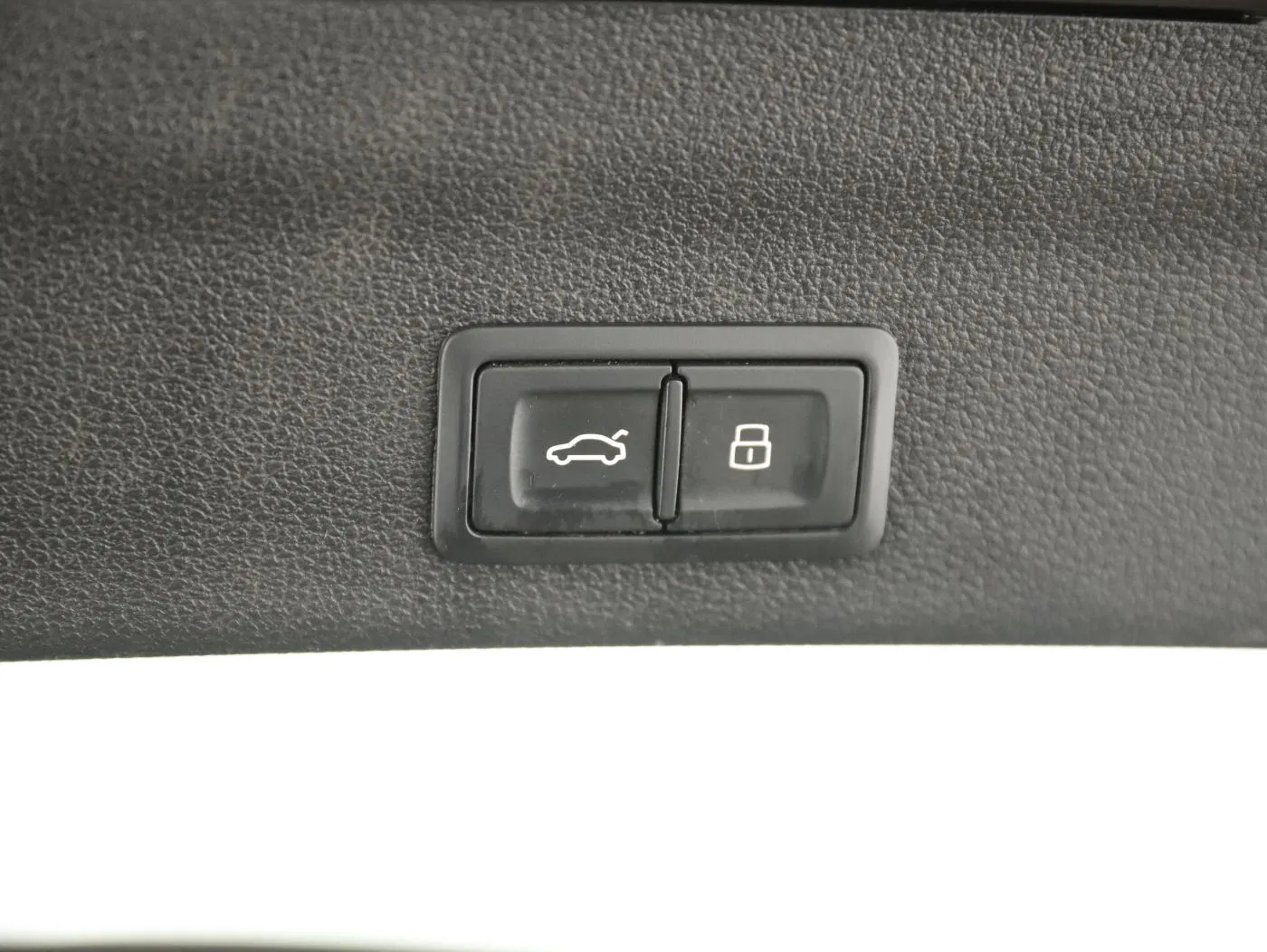 Audi A6 Avant 40 TDI quattro Aut. | Bild 25 von 26