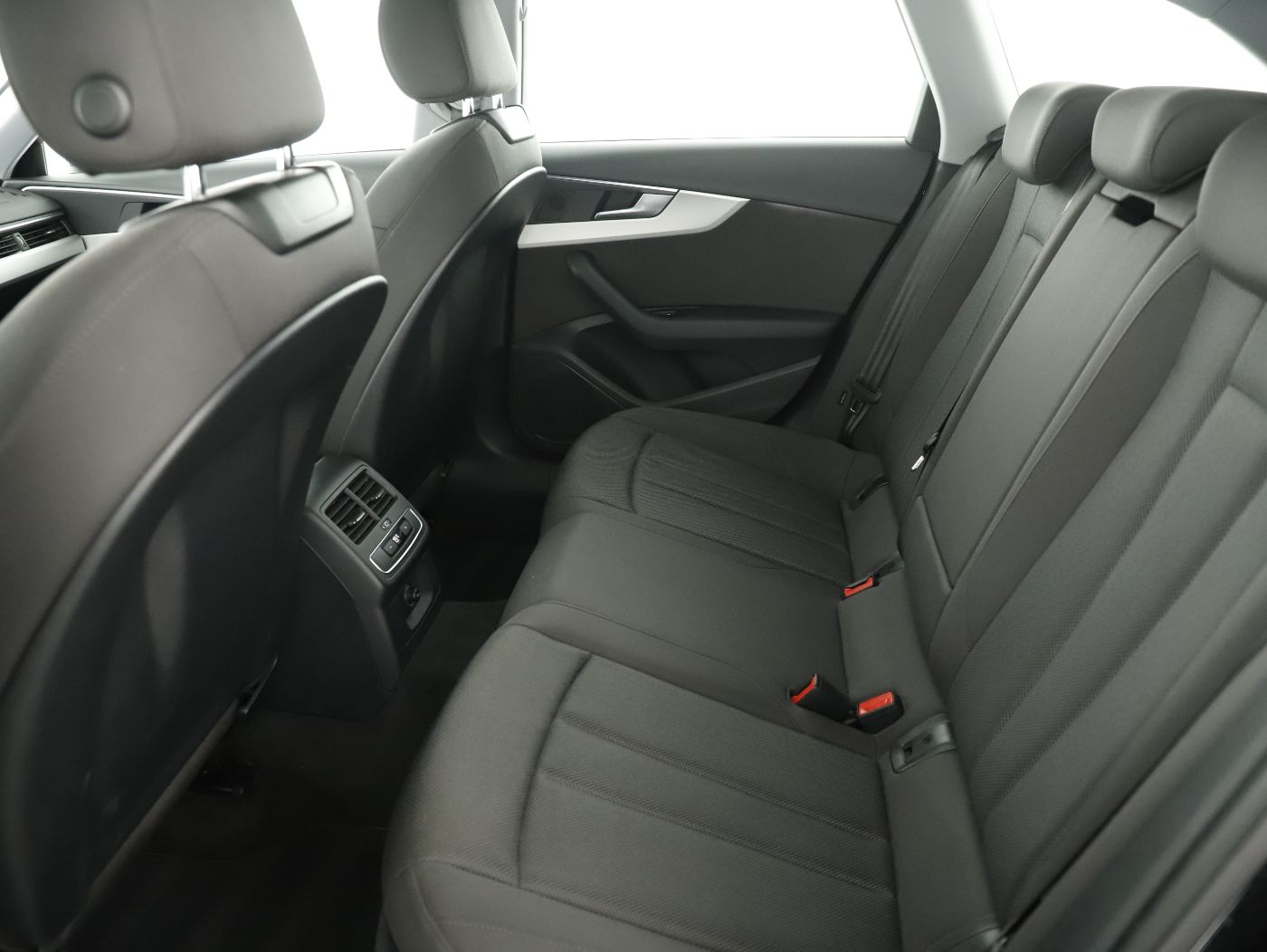 Audi A4 Avant 35TDI S-Line Aut. | Bild 22 von 27