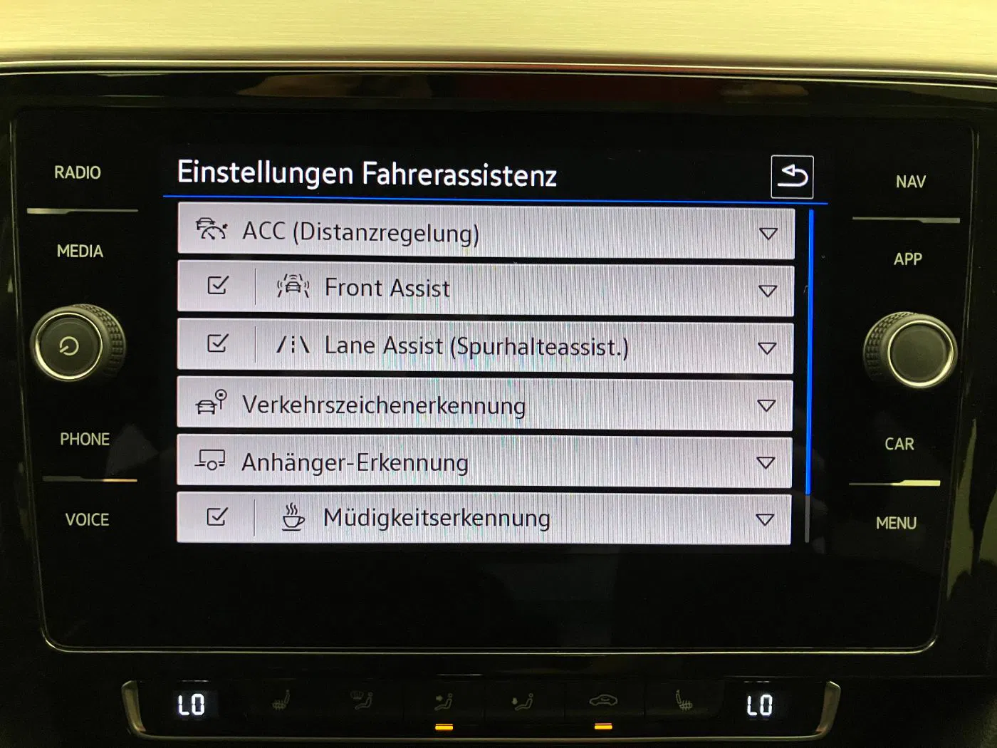 VW Passat 2.0 TDI 4M DSG | Bild 16 von 22
