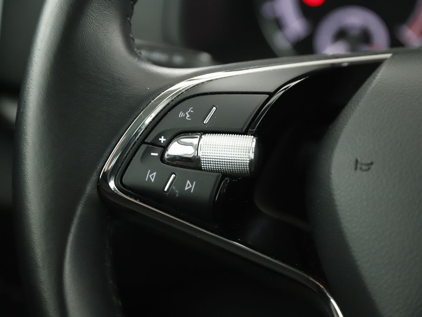 Skoda Karoq 2.0 TDI Ambition | Bild 15 von 27