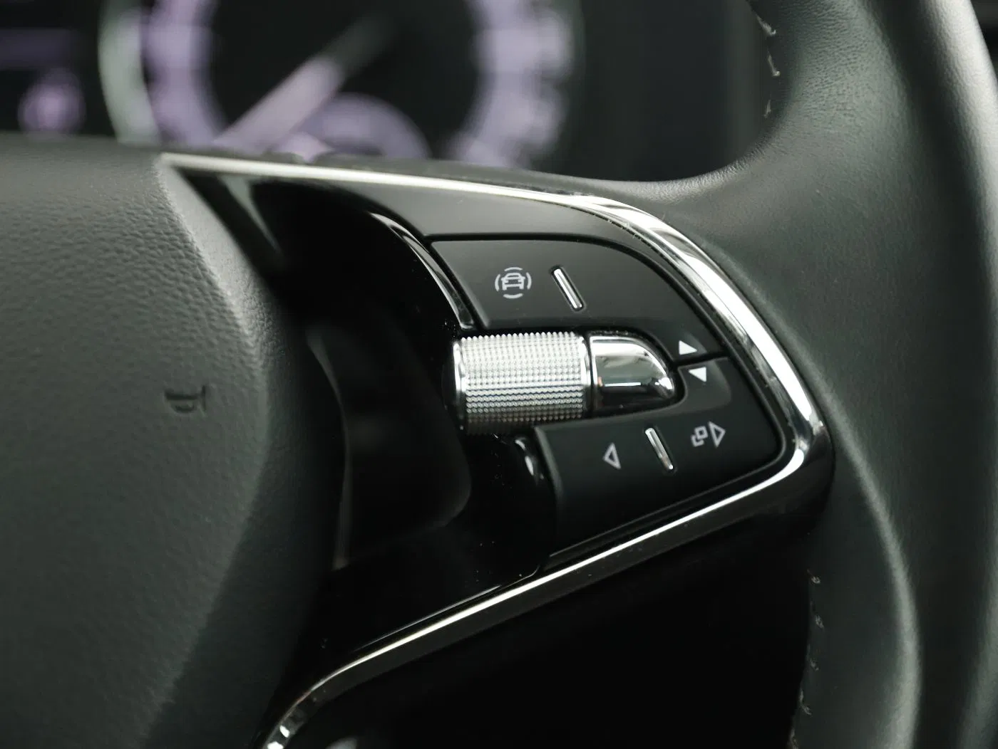 Skoda Karoq 2.0 TDI Ambition | Bild 16 von 27