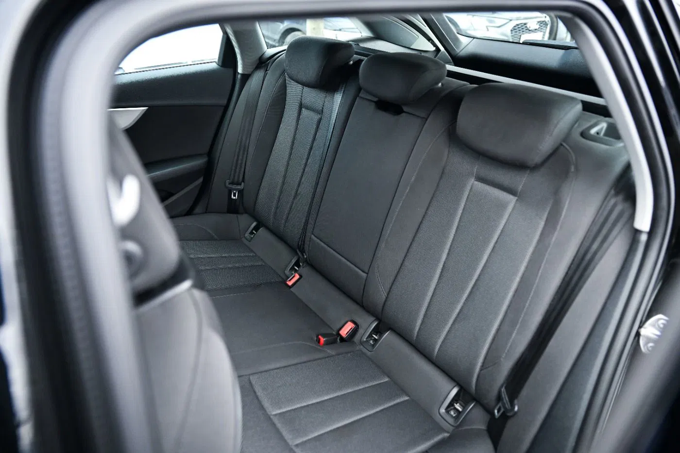 Audi A4 Avant 35 TDI Aut. | Bild 17 von 19