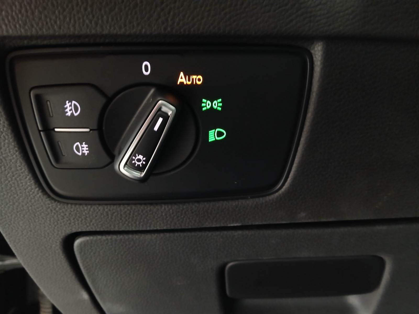 VW Passat Variant 2.0 TDI BMT Business | Bild 12 von 28