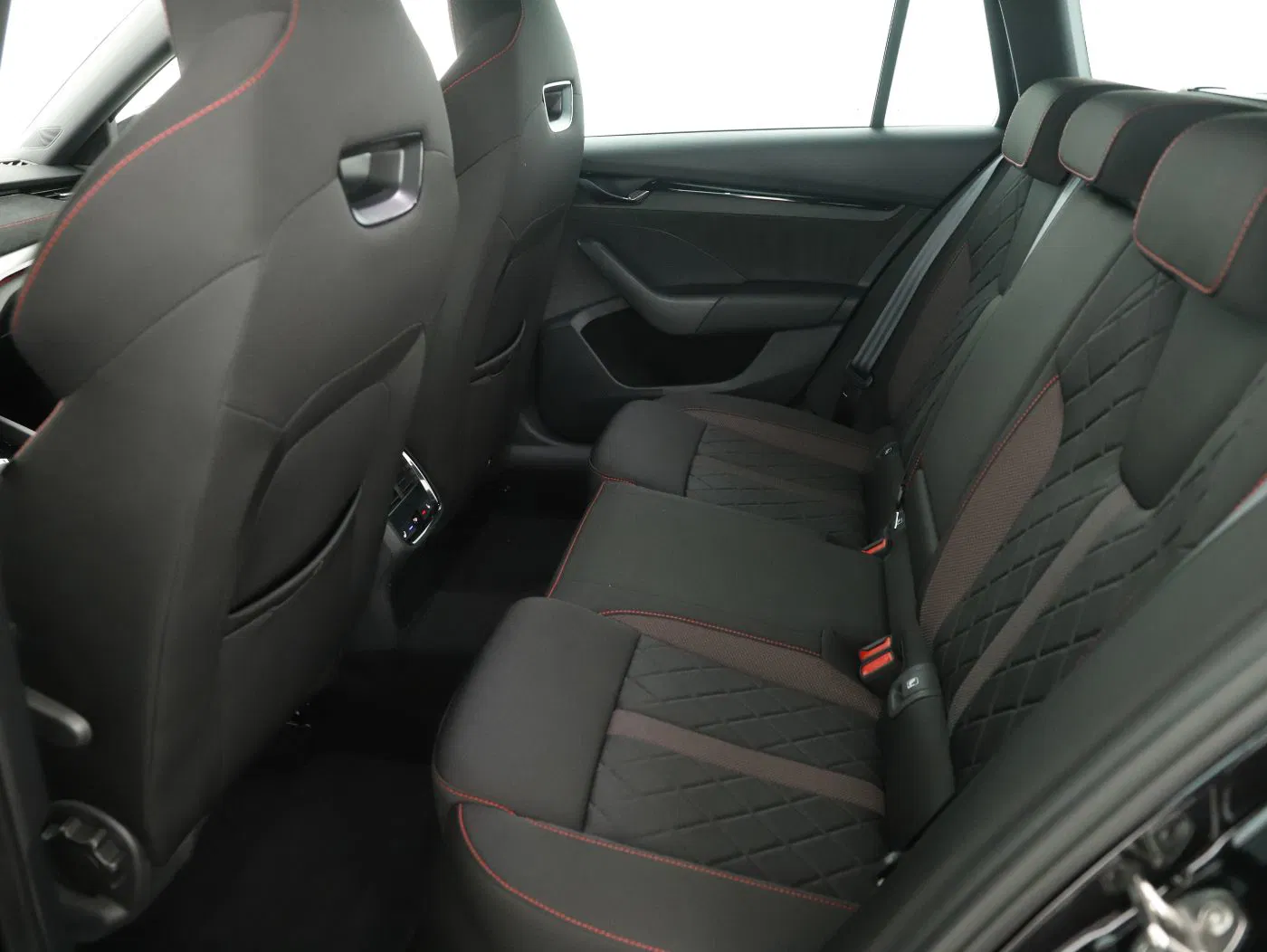 Skoda OCTAVIA Combi RS TDI DSG | Bild 26 von 28