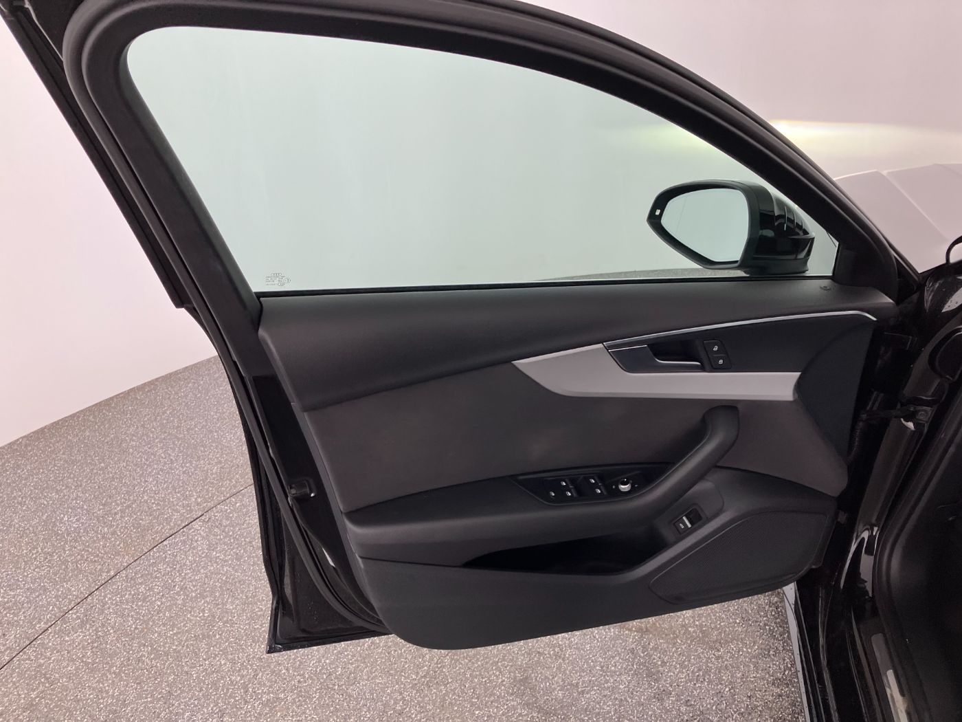 Audi A4 Avant 30 2.0 TDI advanced | Bild 6 von 29