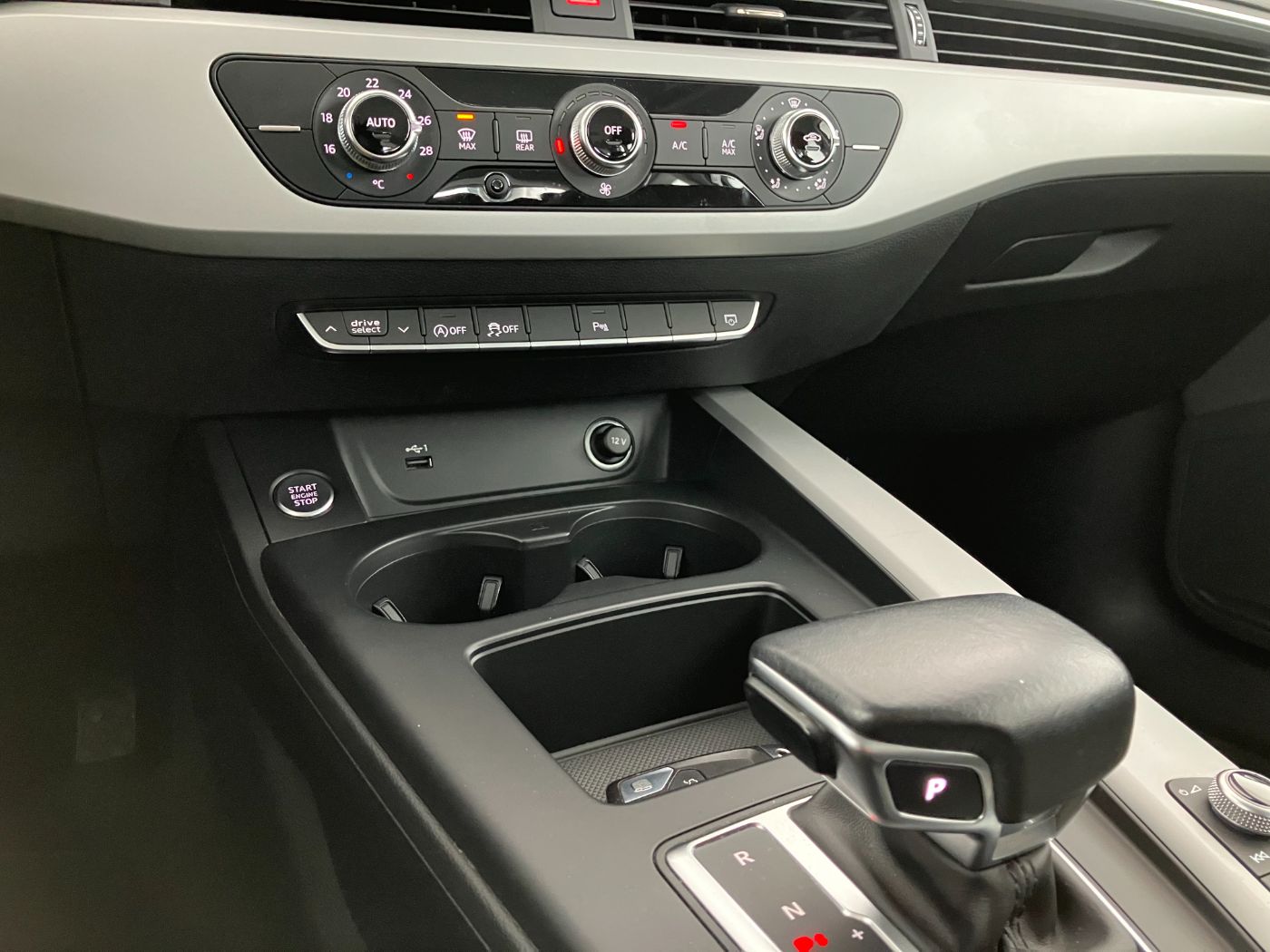 Audi A4 Avant 30 2.0 TDI advanced | Bild 12 von 29