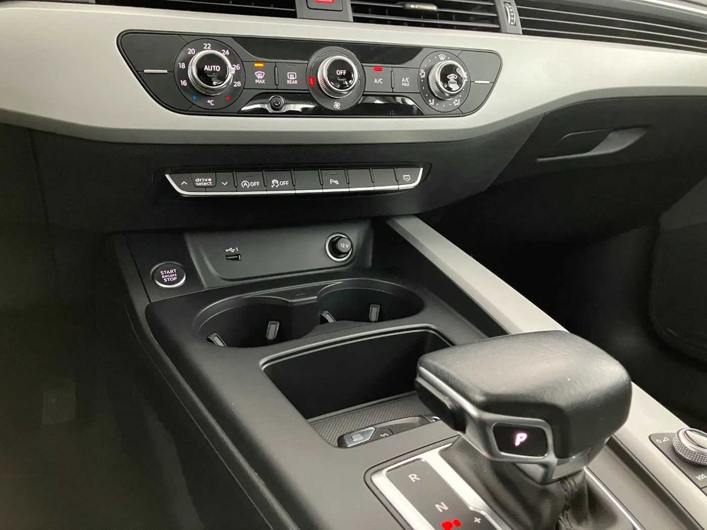 Audi A4 Avant 30 2.0 TDI advanced | Bild 12 von 29