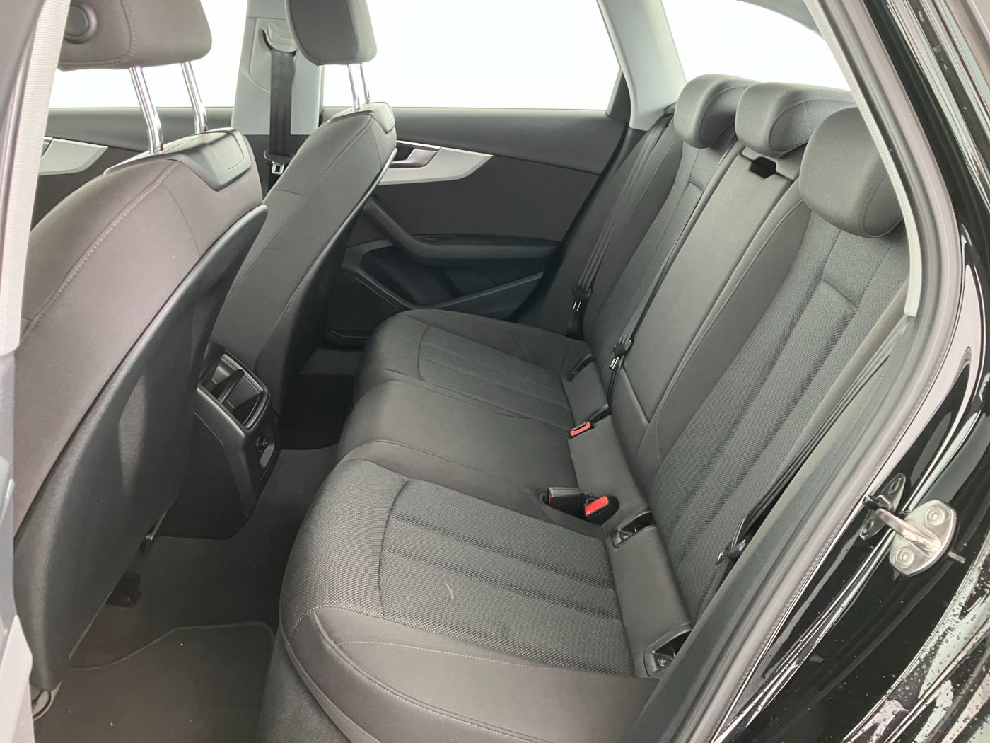 Audi A4 Avant 30 2.0 TDI advanced | Bild 21 von 29