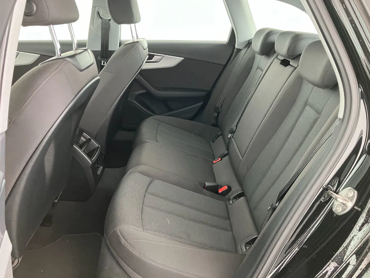 Audi A4 Avant 30 2.0 TDI advanced | Bild 21 von 29