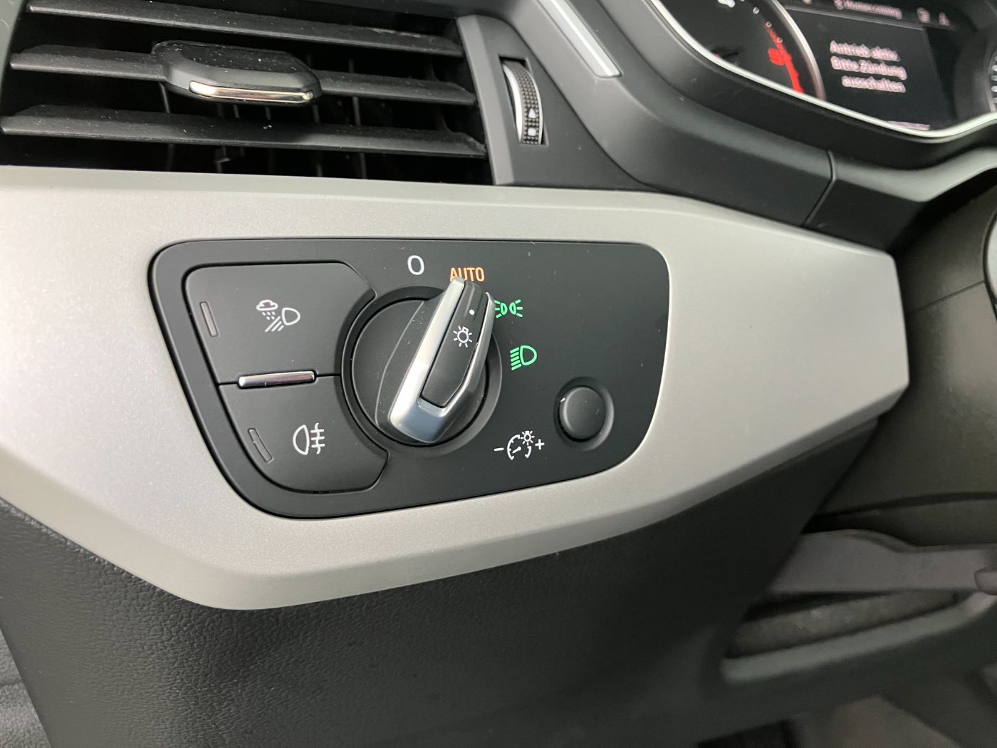 Audi A4 Avant 30 2.0 TDI advanced | Bild 7 von 29