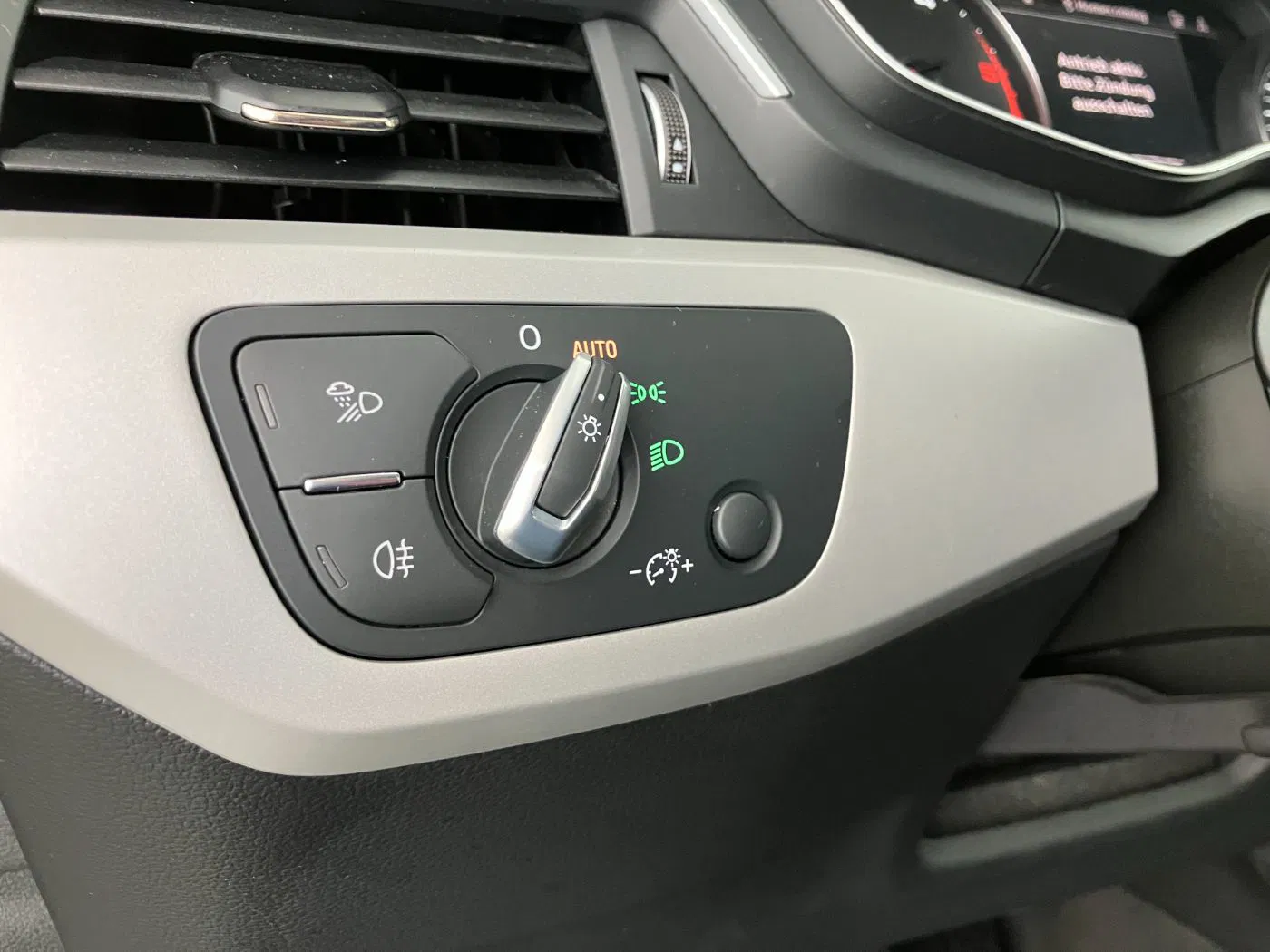 Audi A4 Avant 30 2.0 TDI advanced | Bild 7 von 29