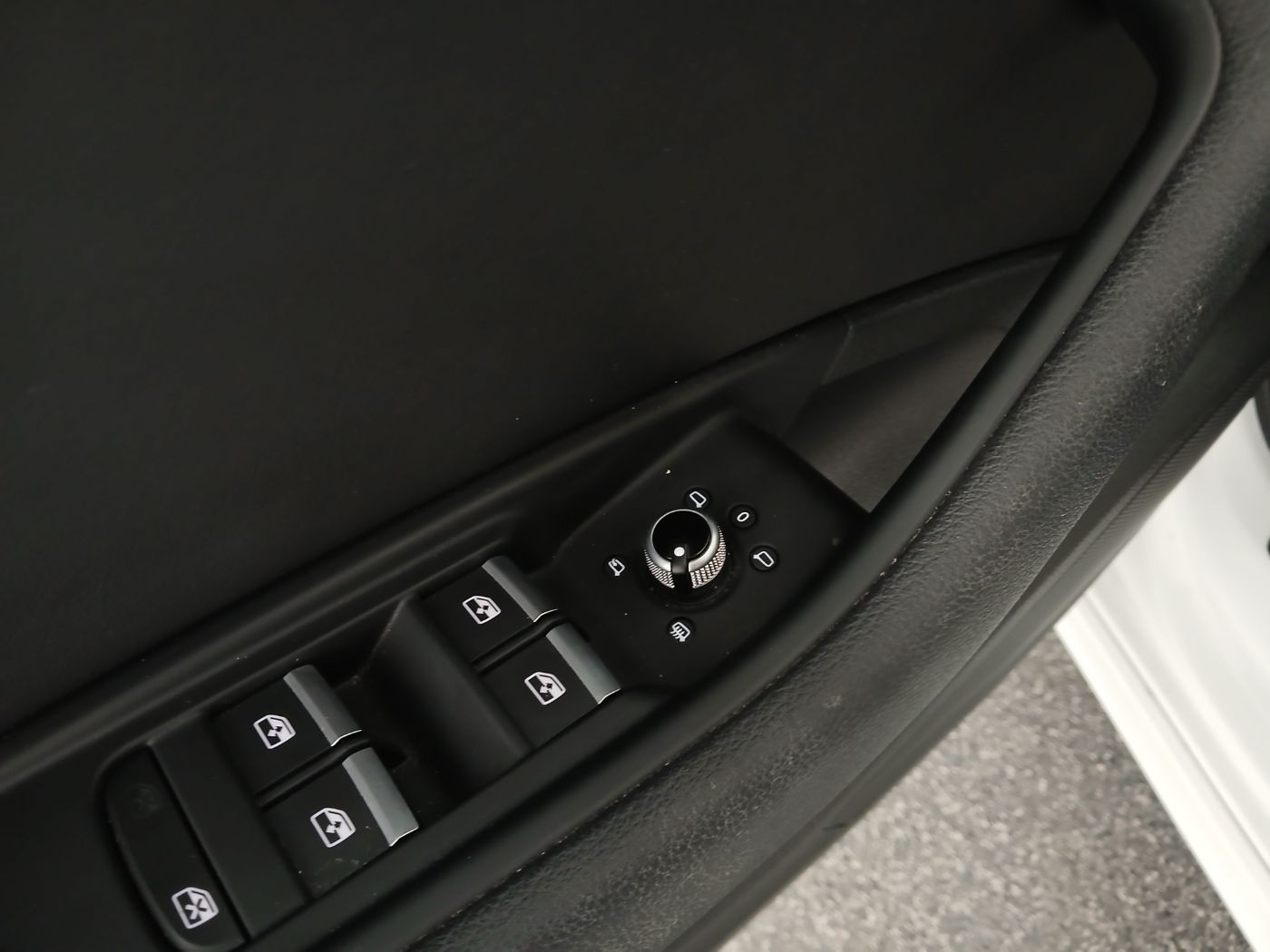 Audi A4 Avant 40 TDI quattro S-Line S-tronic | Bild 12 von 28