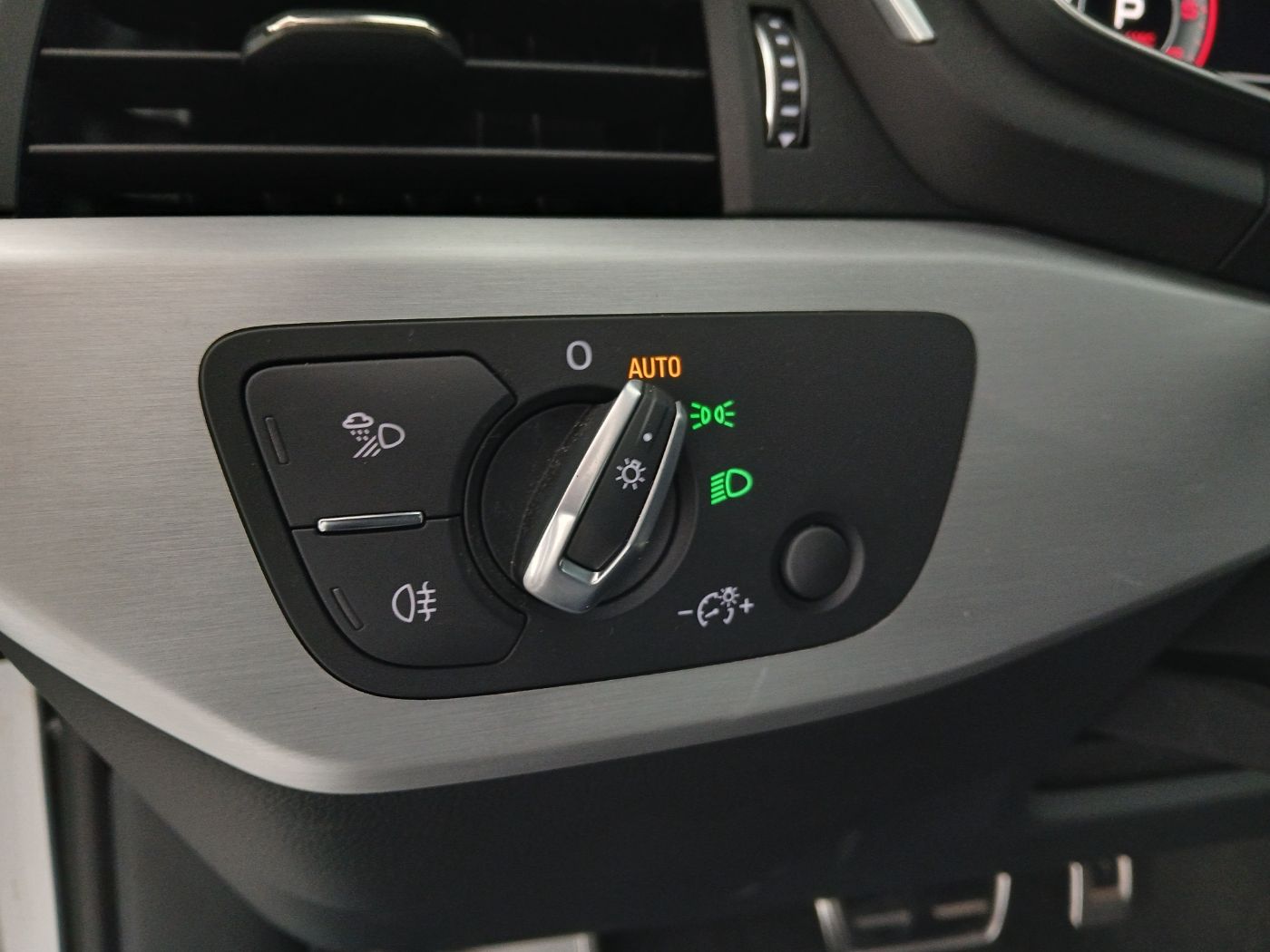 Audi A4 Avant 40 TDI quattro S-Line S-tronic | Bild 13 von 28