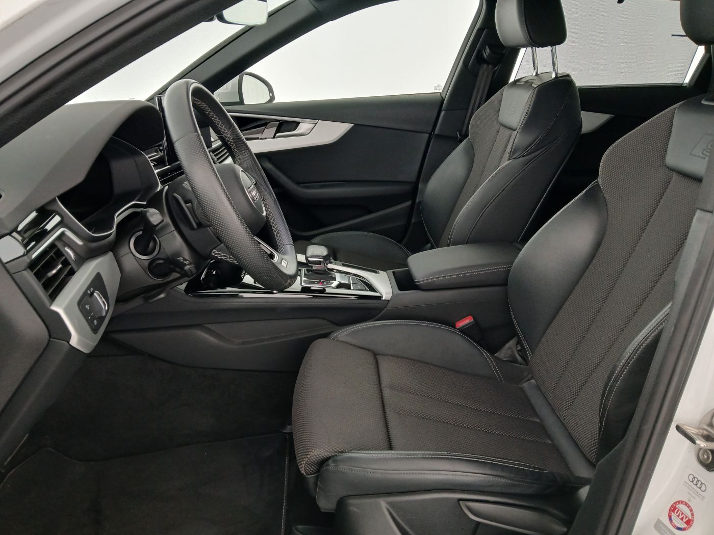 Audi A4 Avant 40 TDI quattro S-Line S-tronic | Bild 14 von 28