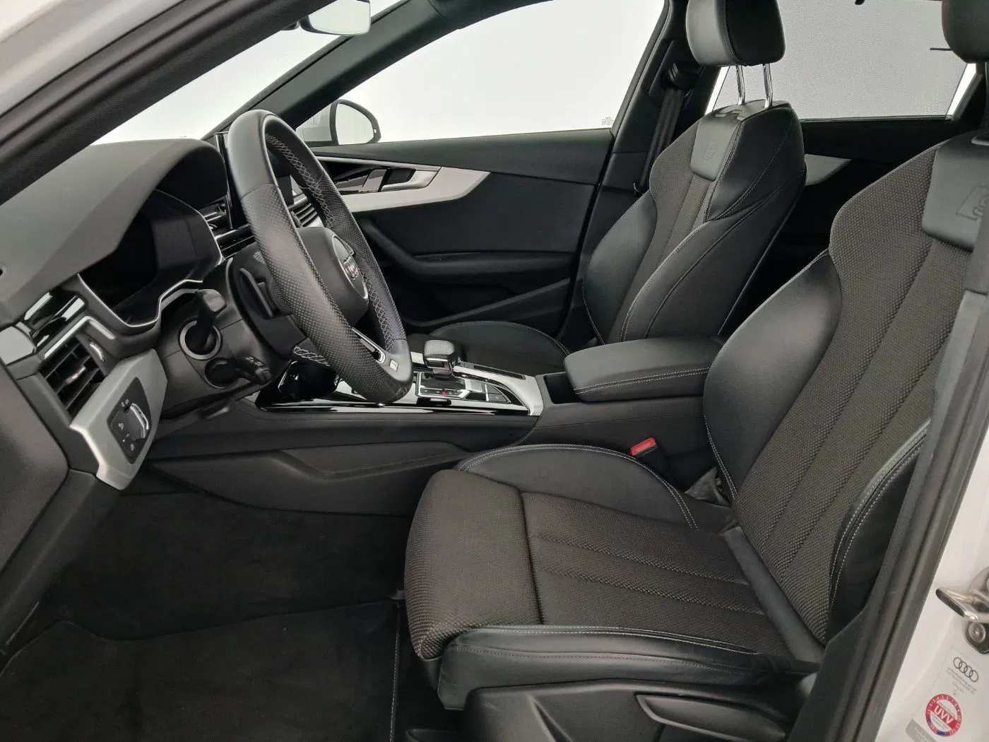 Audi A4 Avant 40 TDI quattro S-Line S-tronic | Bild 14 von 28