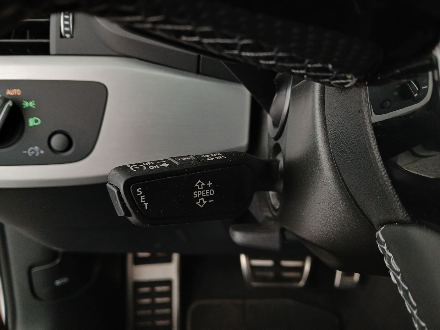 Audi A4 Avant 40 TDI quattro S-Line S-tronic | Bild 19 von 28