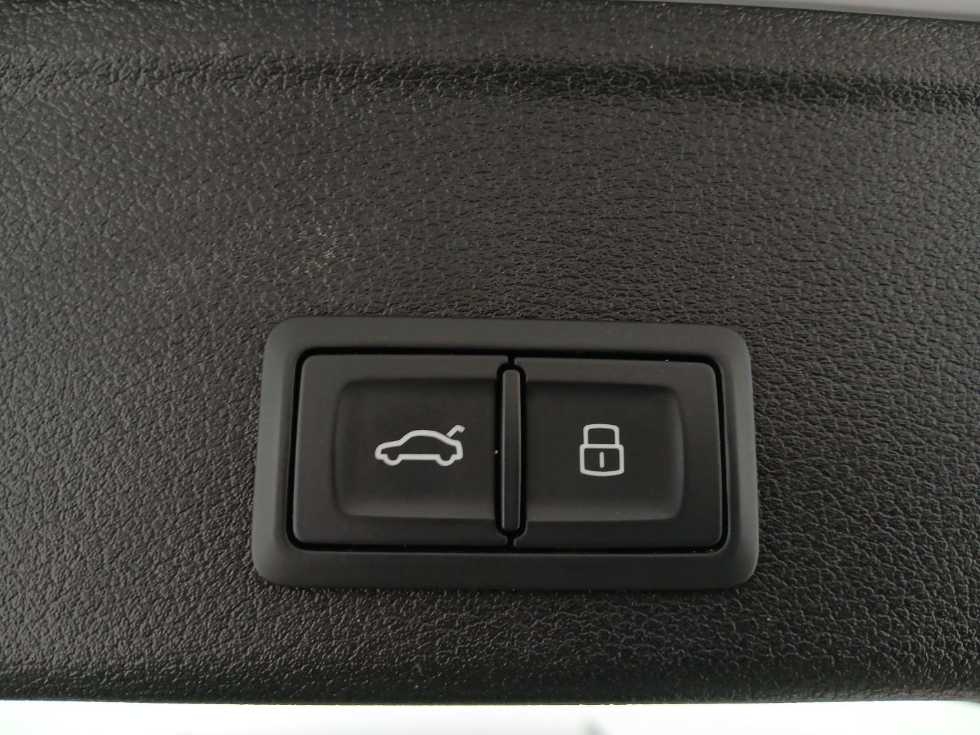 Audi A4 Avant 40 TDI quattro S-Line S-tronic | Bild 25 von 28