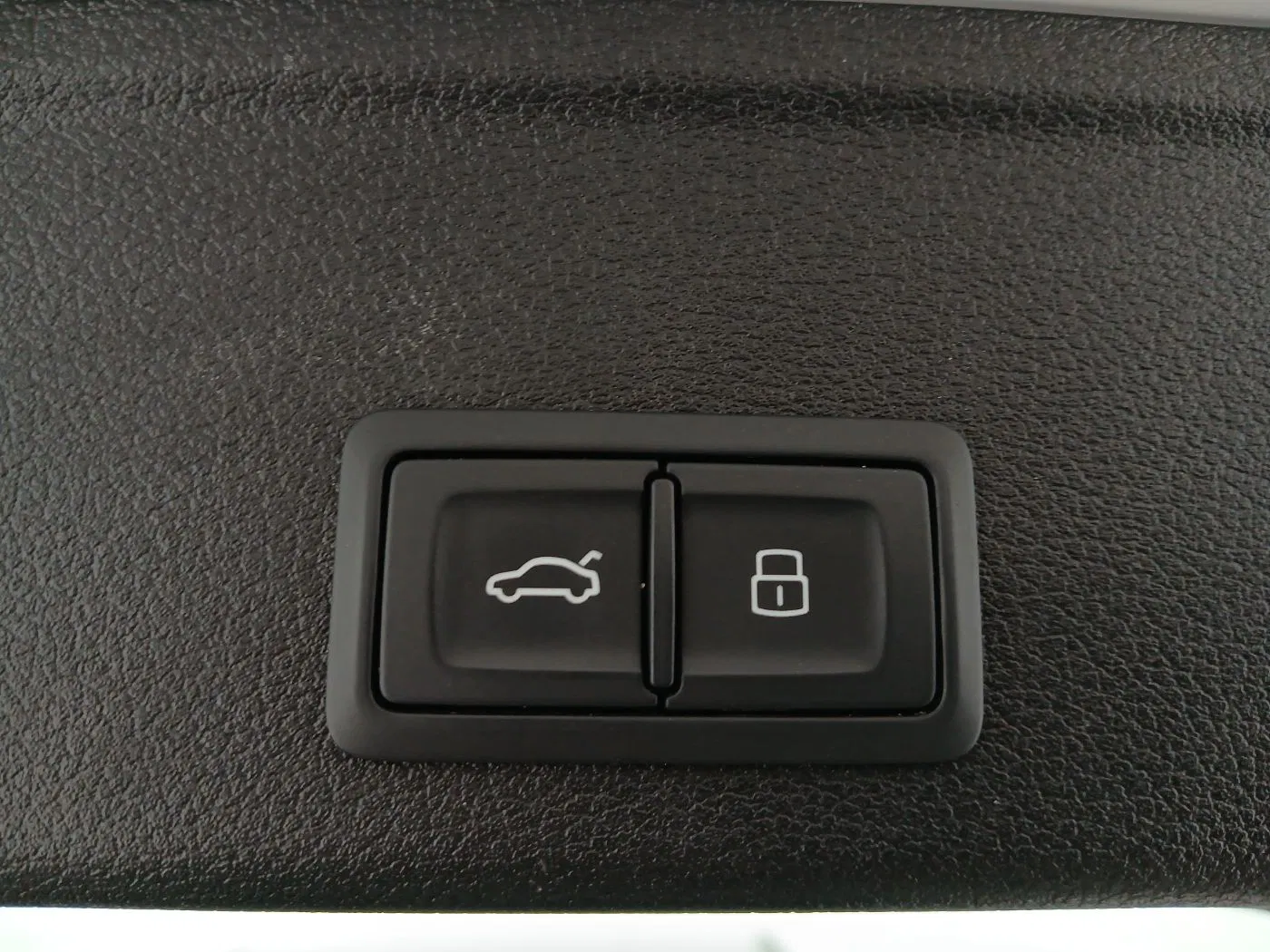 Audi A4 Avant 40 TDI quattro S-Line S-tronic | Bild 25 von 28