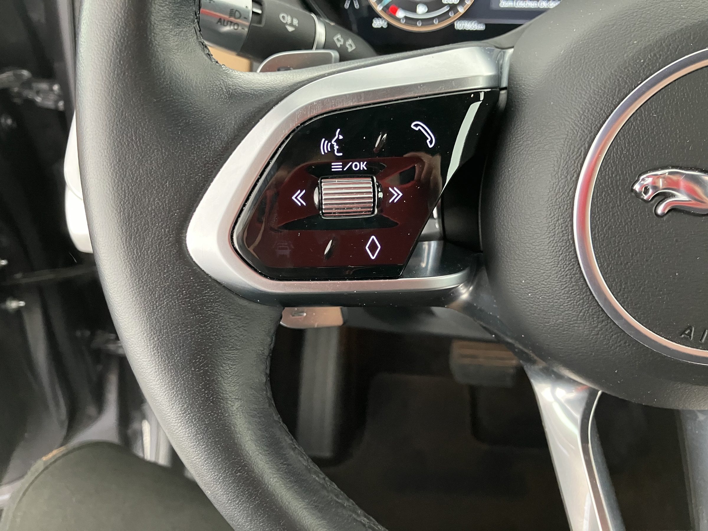 Jaguar E-Pace 2.0DI4 D180 17" Aut. | Bild 16 von 27