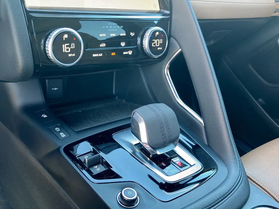 Jaguar E-PACE D165 AWD SE Aut. | Bild 19 von 22