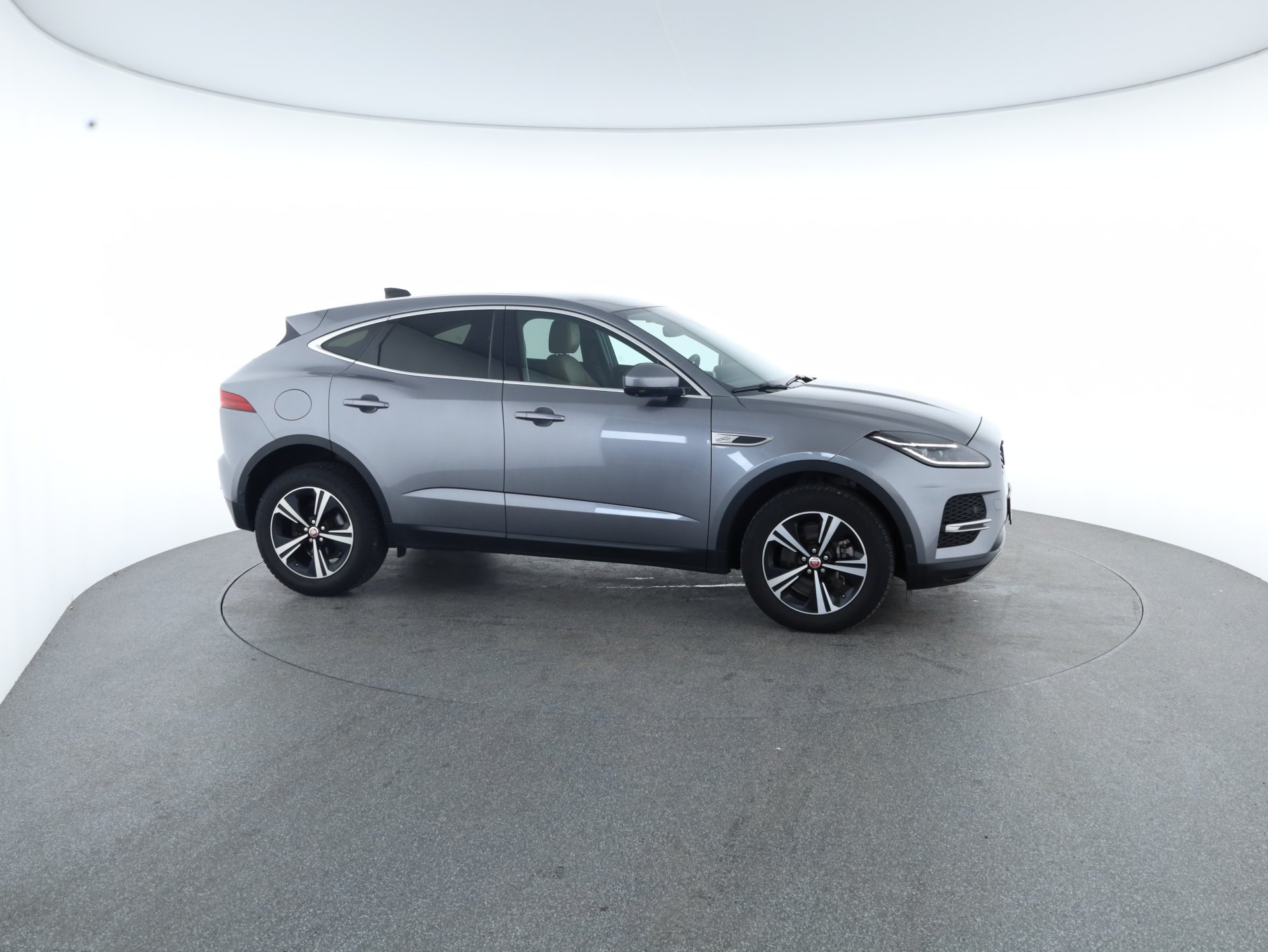 Jaguar E-Pace 2.0DI4 D180 17" Aut. | Bild 23 von 27