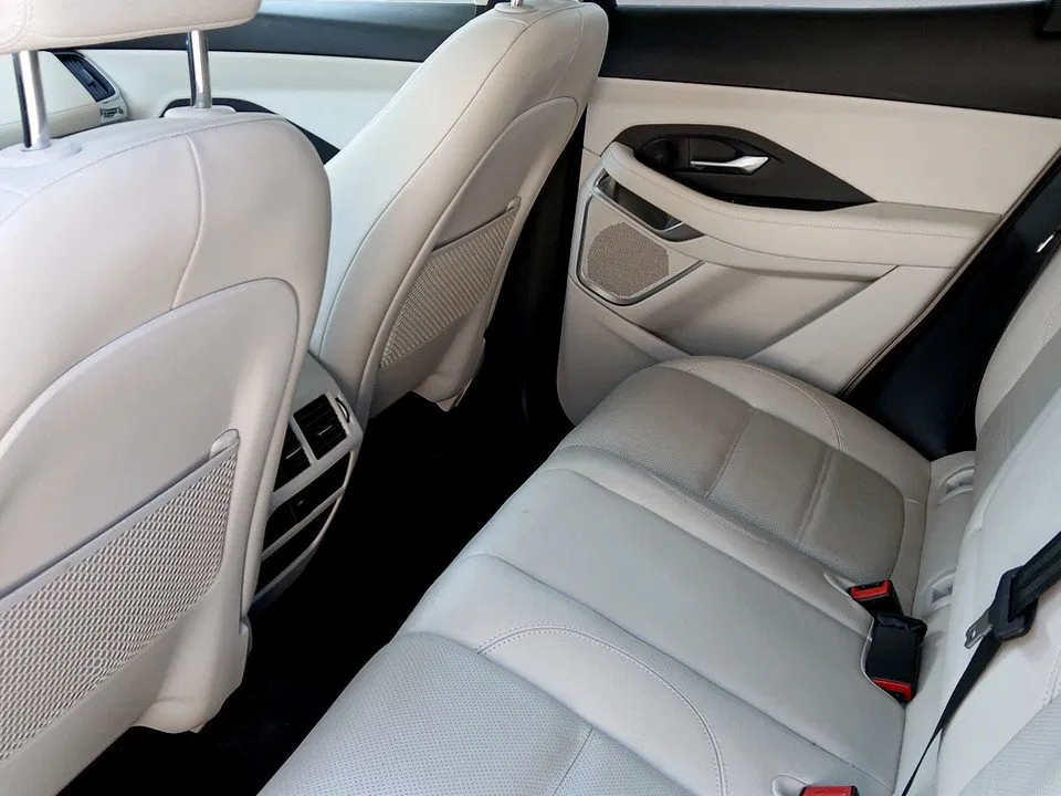 Jaguar E-PACE D165 SE | Bild 12 von 26