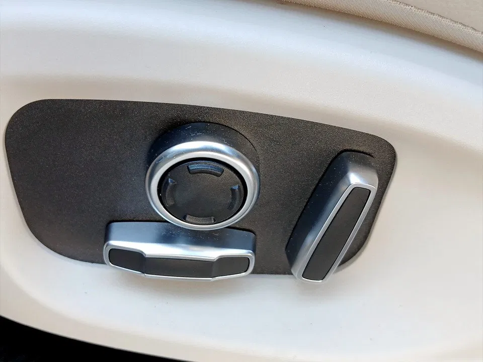 Jaguar E-PACE D165 SE | Bild 14 von 26