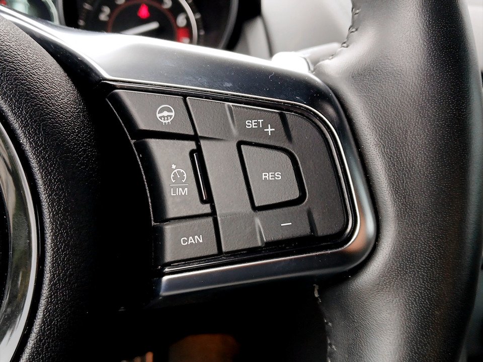 Jaguar F-Type P300 Coupe 2,0 Turbo Aut. | Bild 16 von 19