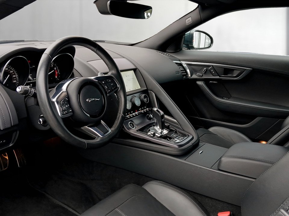 Jaguar F-Type P300 Coupe 2,0 Turbo Aut. | Bild 7 von 19