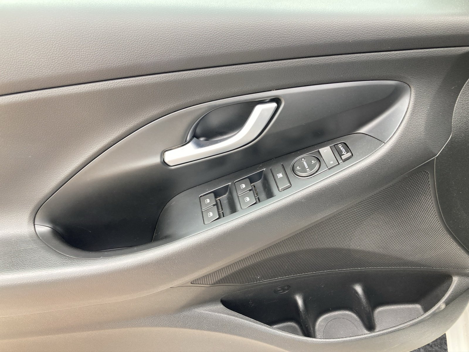 Hyundai i30 CW 1,5 T-GDI 48V Edition 30 Plus | Bild 10 von 18