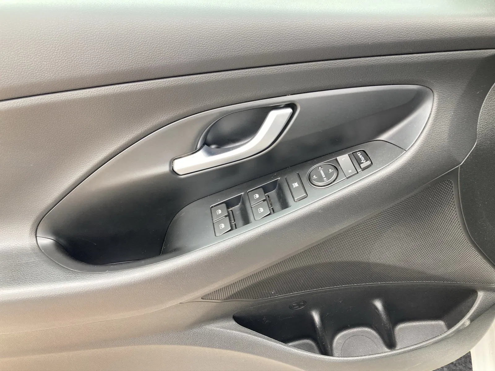 Hyundai i30 CW 1,5 T-GDI 48V Edition 30 Plus | Bild 10 von 18