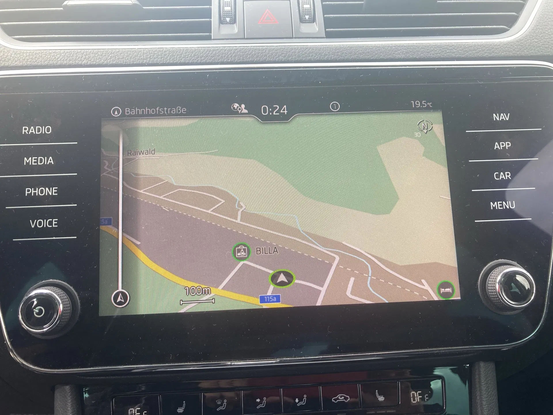 Skoda Superb 2.0 TDI Ambition | Bild 20 von 26