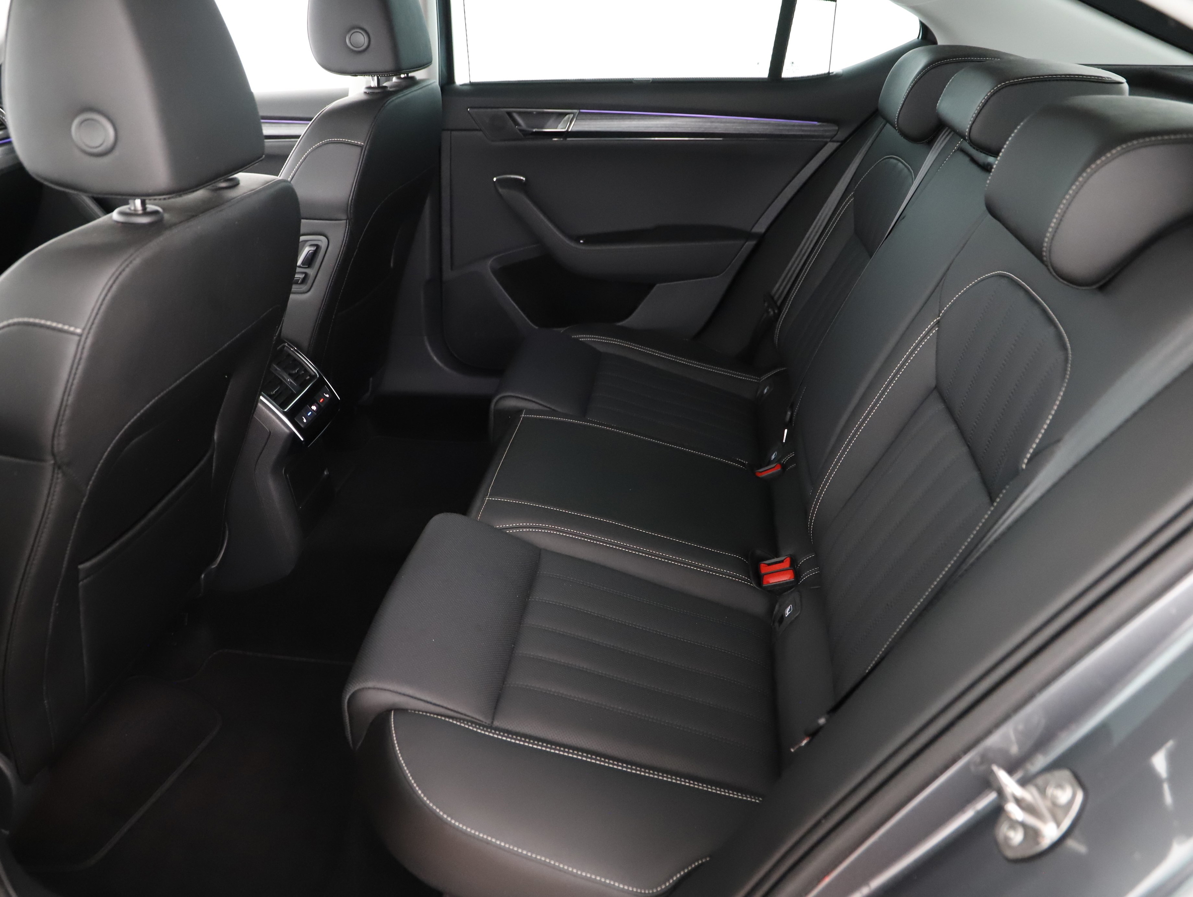 Skoda Superb 2.0 TDI Style DSG | Bild 2 von 23