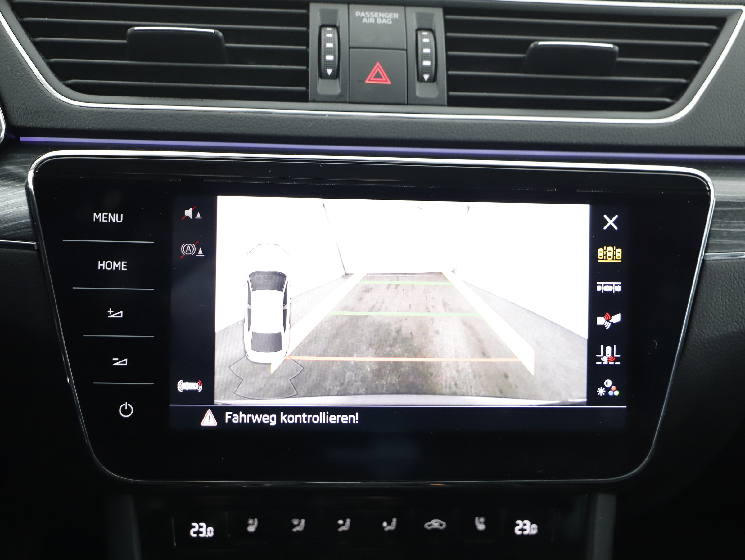 Skoda Superb 2.0 TDI Style DSG | Bild 9 von 23