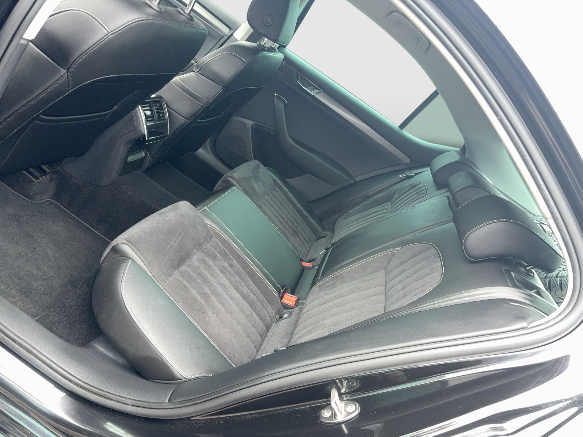 Skoda Superb 1.5 TSI ACT Style | Bild 16 von 19