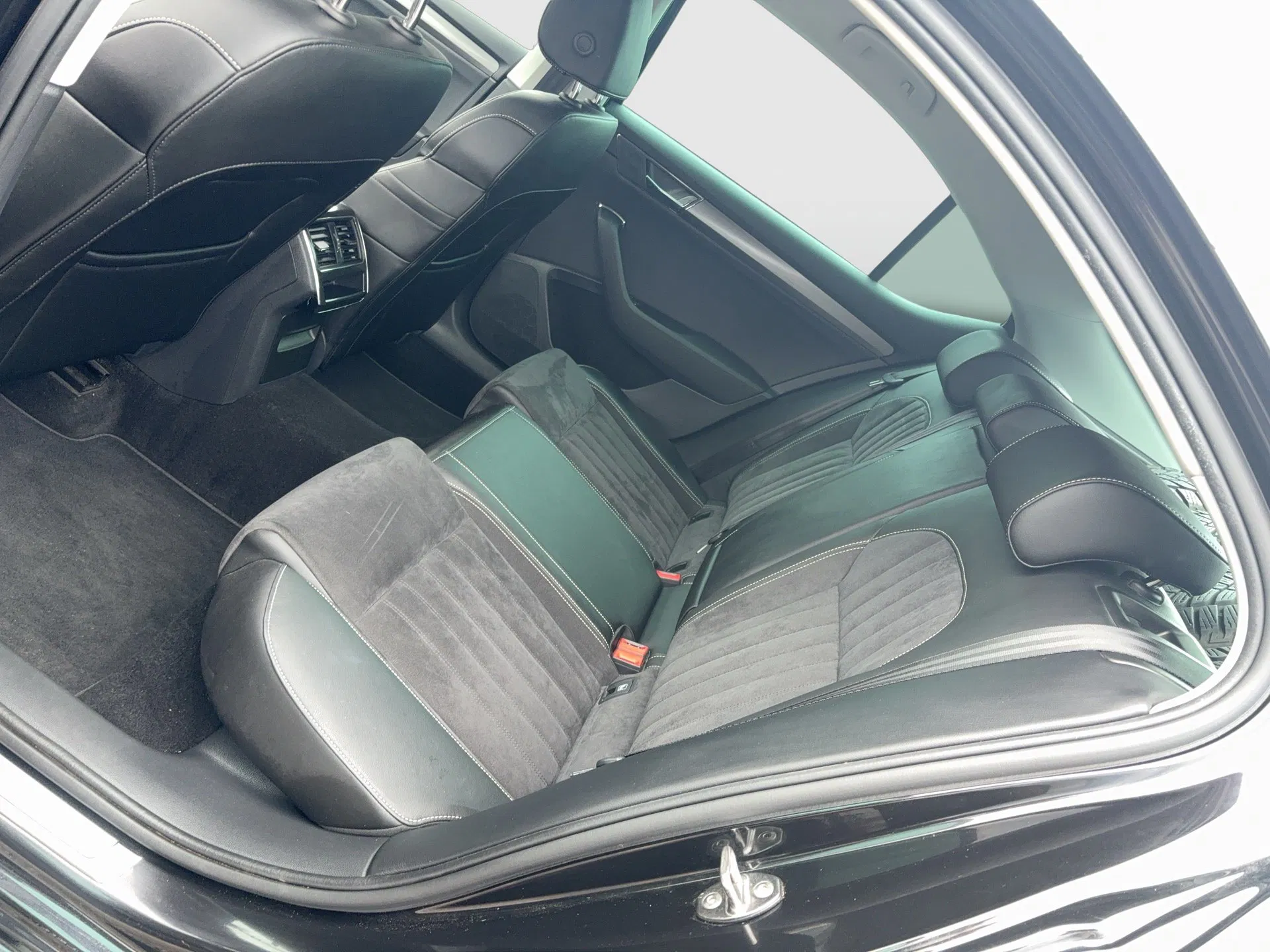 Skoda Superb 1.5 TSI ACT Style | Bild 16 von 19