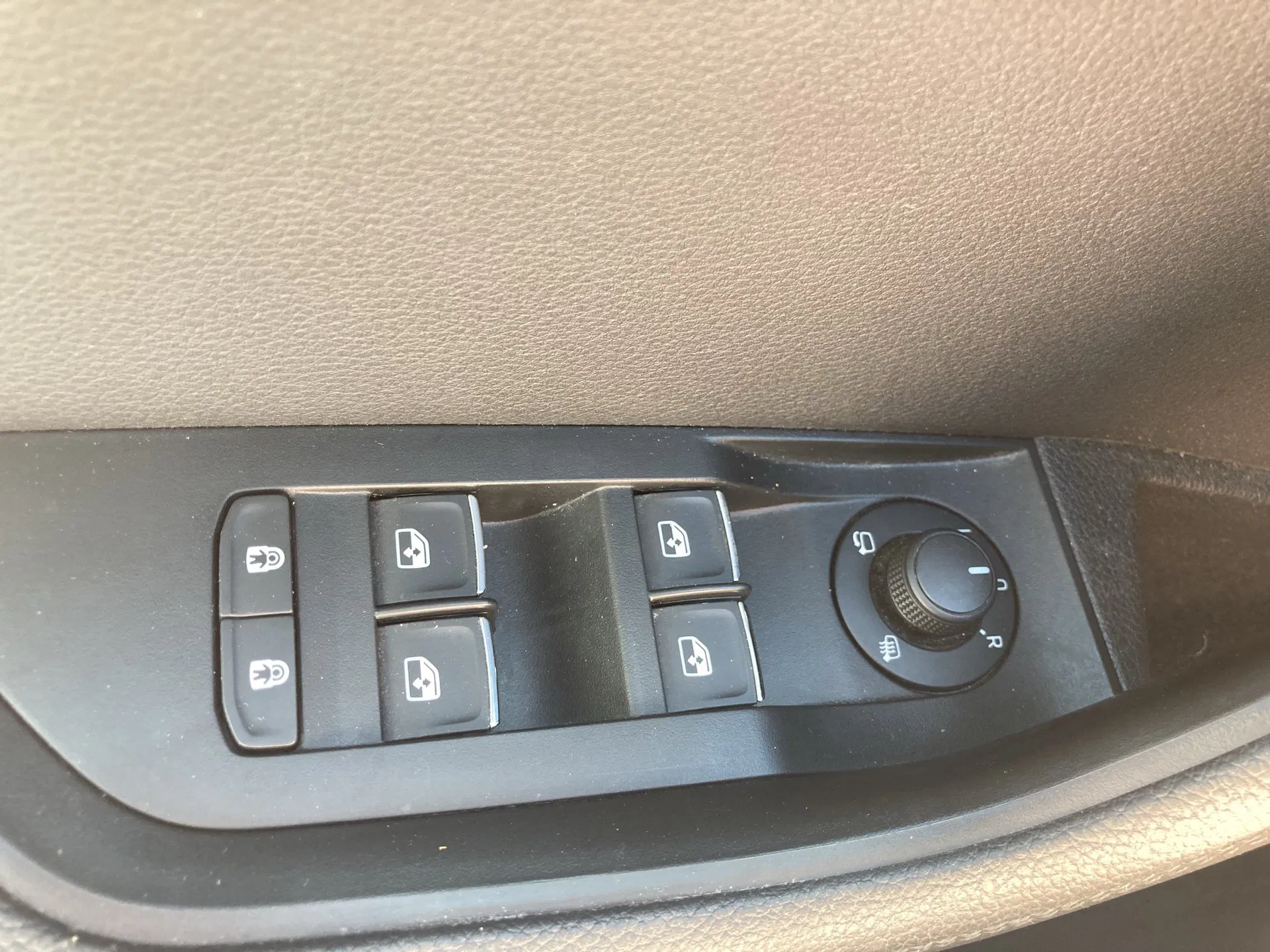 Skoda Superb 1.5 TSI Style Aut. | Bild 12 von 27