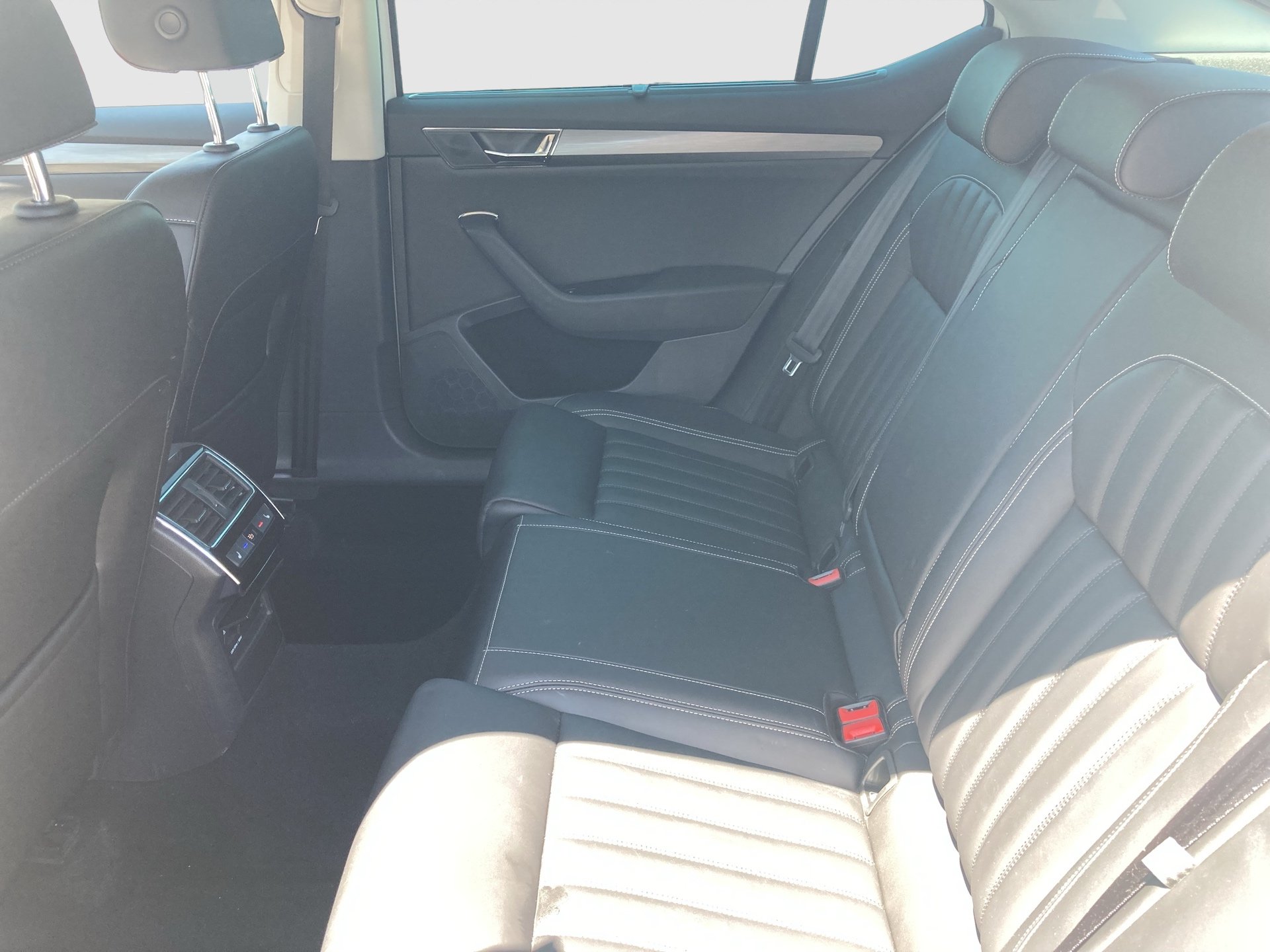 Skoda Superb 1.5 TSI Style Aut. | Bild 9 von 27