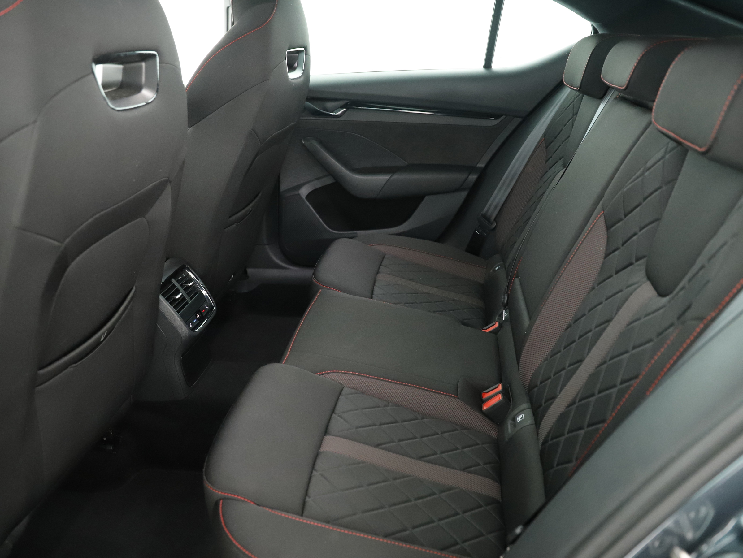 Skoda Octavia 2.0 TSI RS | Bild 25 von 31