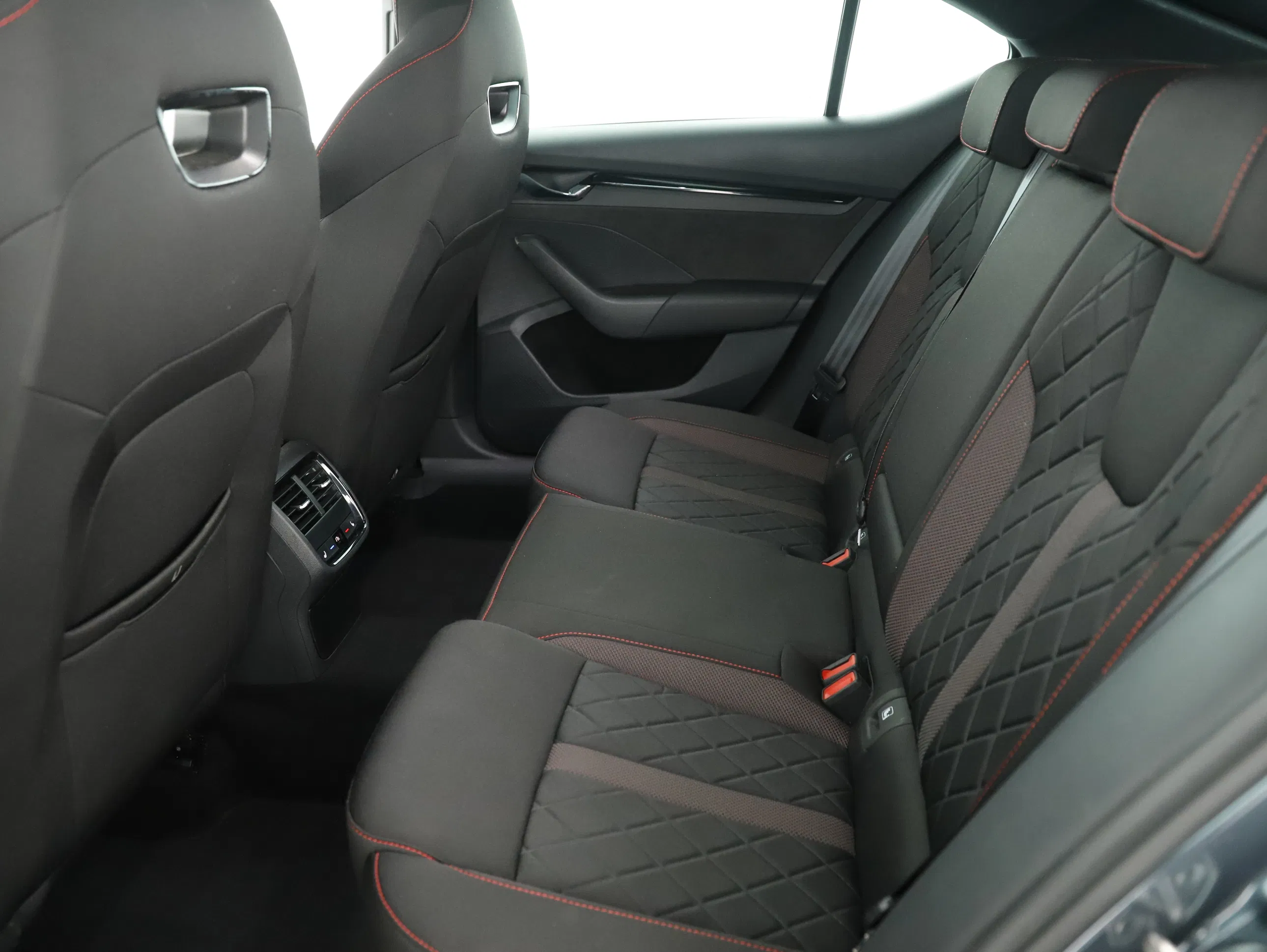 Skoda Octavia 2.0 TSI RS | Bild 25 von 31