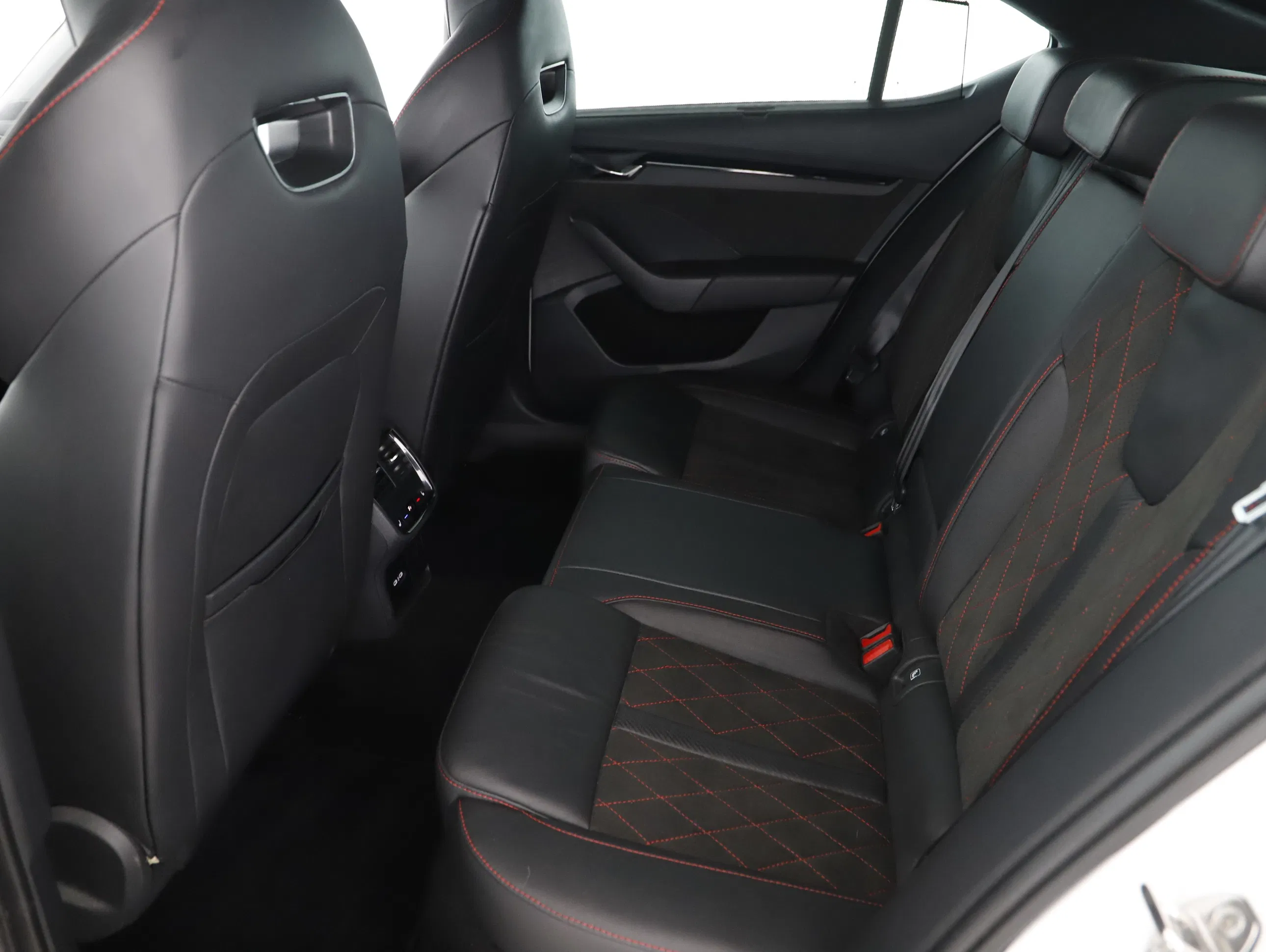 Skoda Octavia 1.4 TSI RS iV | Bild 21 von 27