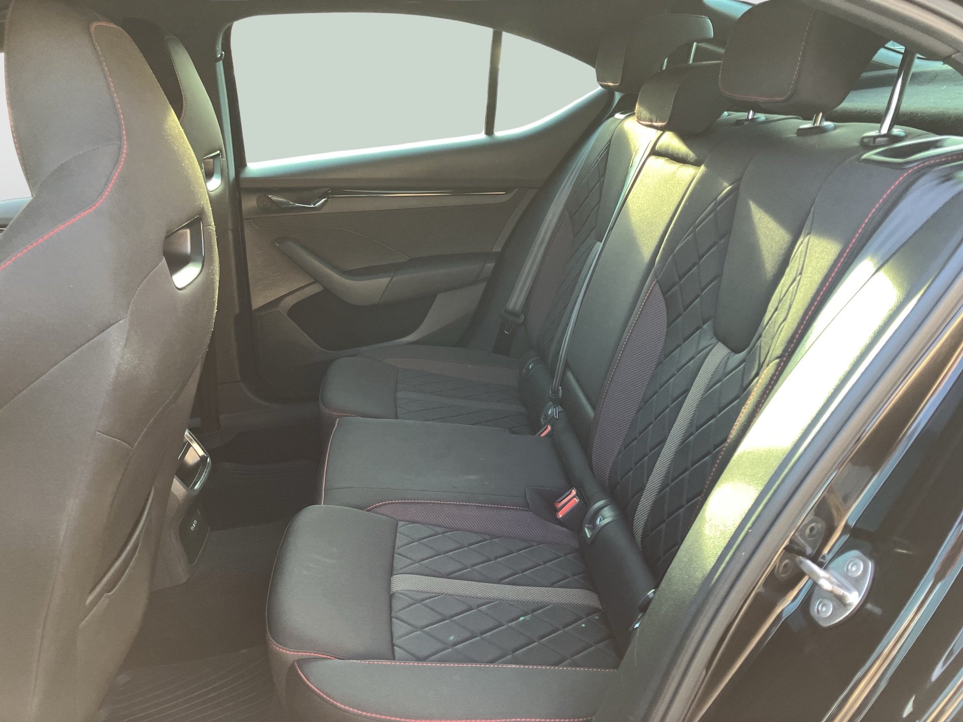 Skoda Octavia 2.0 TDI RS | Bild 17 von 27