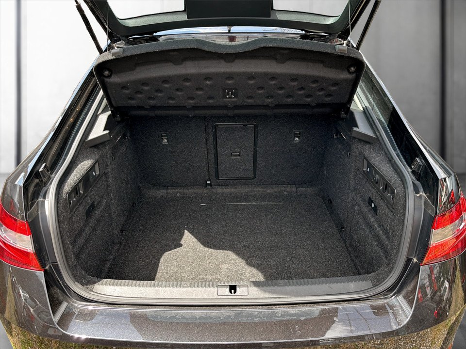 Skoda Superb 2.0 TDI 4x4 | Bild 15 von 16