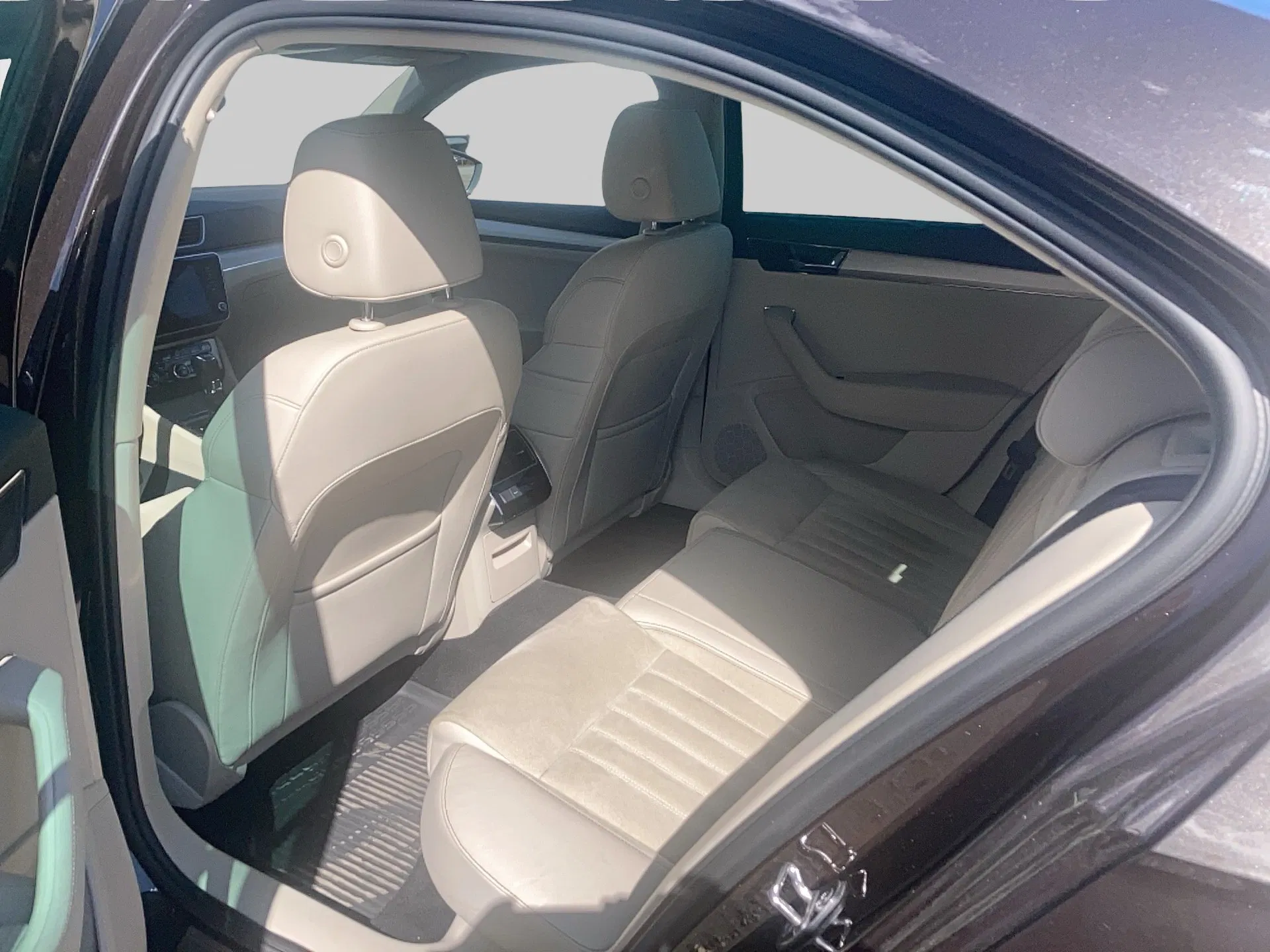 Skoda Superb 2.0 TDI Style 4X4 DSG | Bild 23 von 27